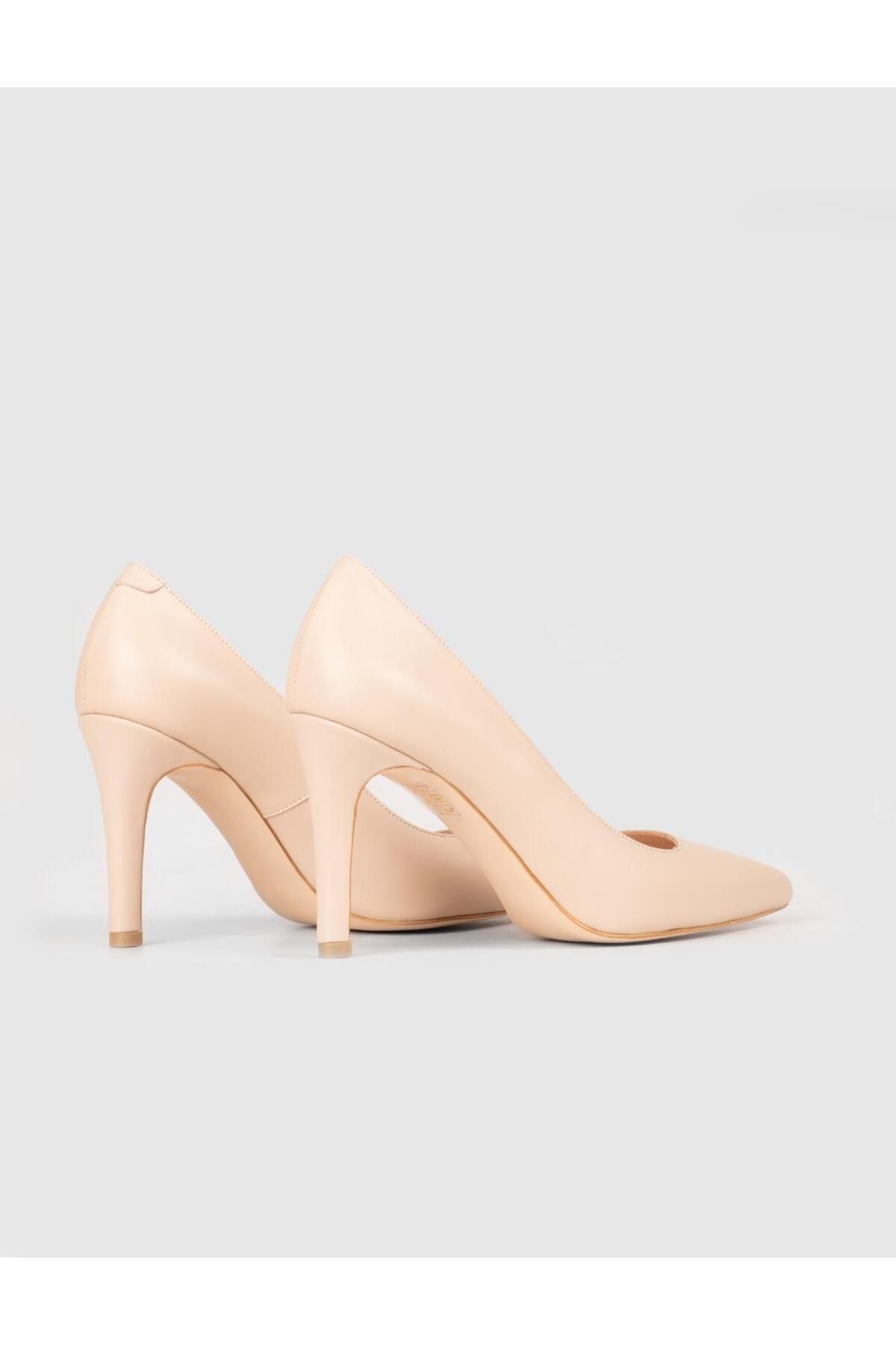 استیلتو نود زنانه چرمی واقعی Jurdan Beige Fire Heel Stiletto Cabani