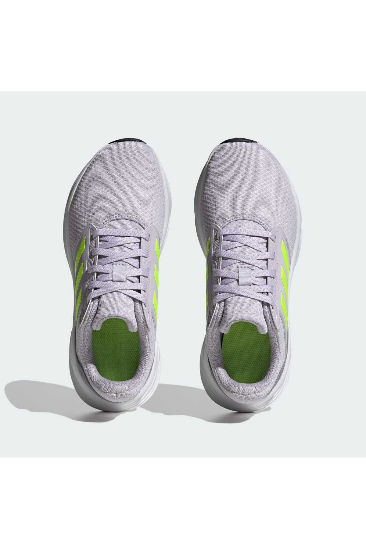 کفش دو و تمرین نقره‌ای زنانه 6 W در حال رانینگ adidas