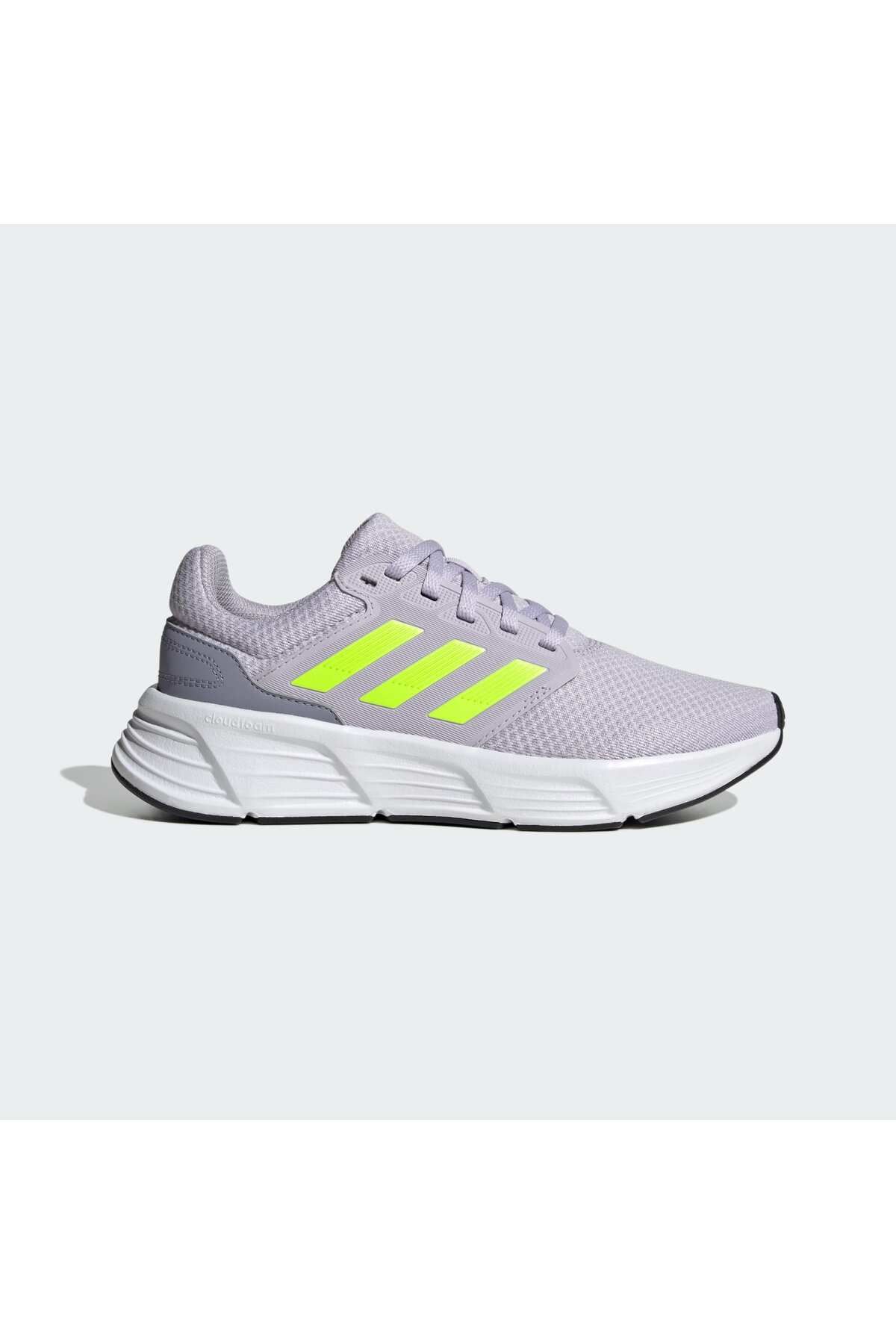 کفش دو و تمرین نقره‌ای زنانه 6 W در حال رانینگ adidas