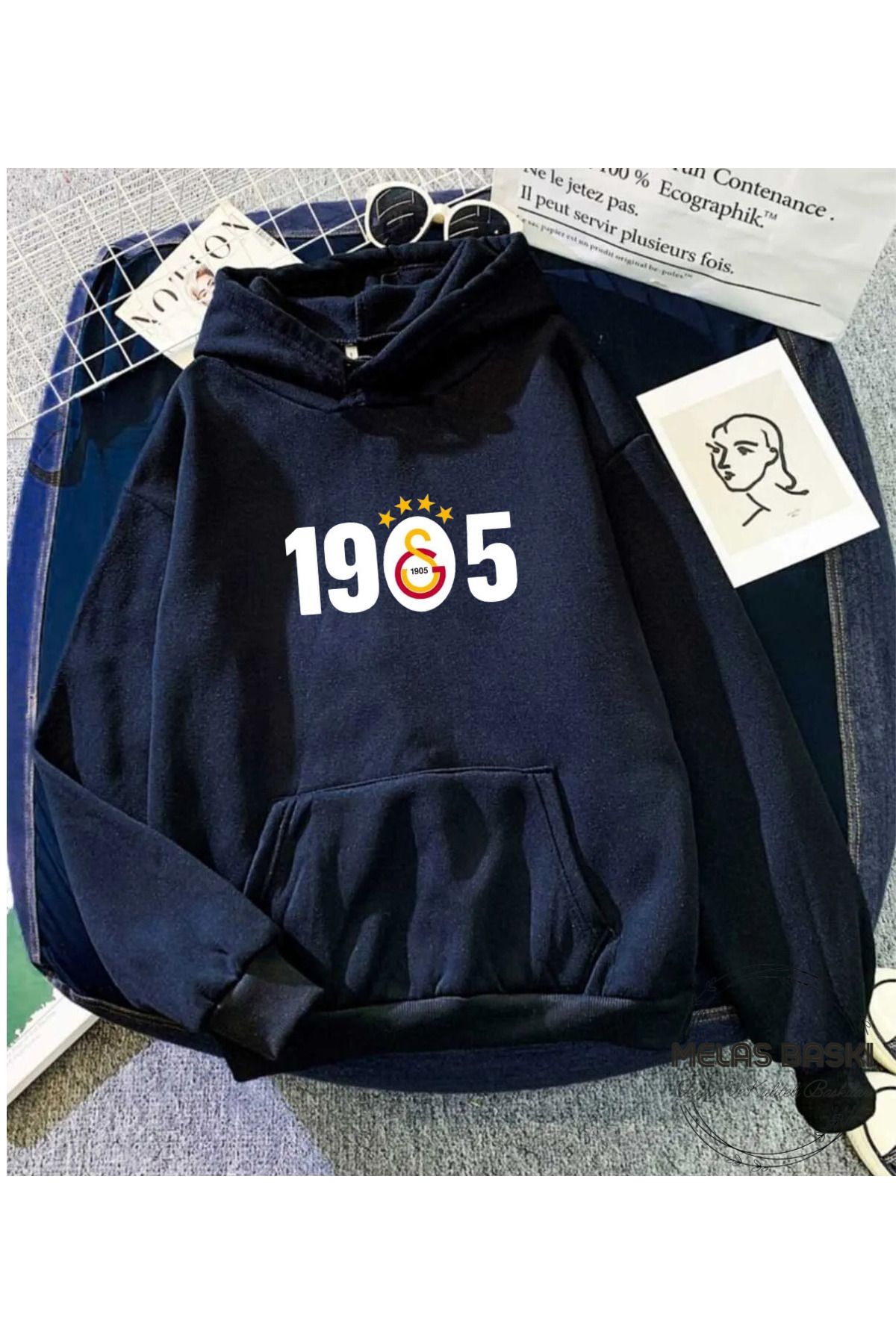 MELAS BASKI %100 PAMUKLU TARAFTAR DETAYLI ÜÇ İPLİK ŞARDONLU SİYAH SWEATSHIRT