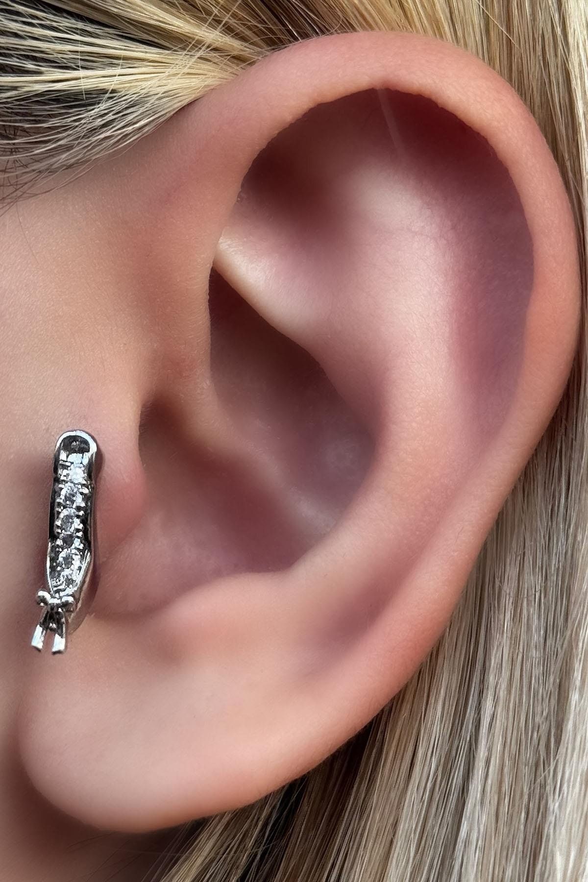 TAKIŞTIR Gümüş Renk Topuklu Ayakkabı Figürlü Taş Detaylı Cerrahi Çelik Tragus/Kıkırdak Küpe/Piercing (Tek)