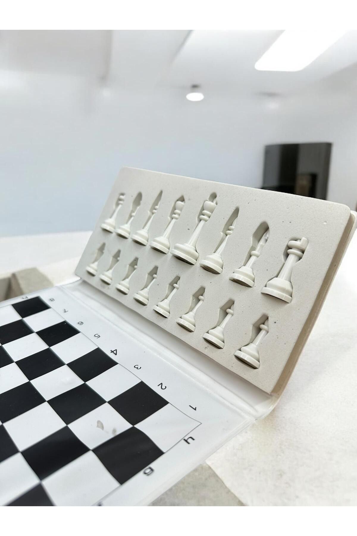 KOZART-Pink Foldable Notebook Designed Chess Set 3