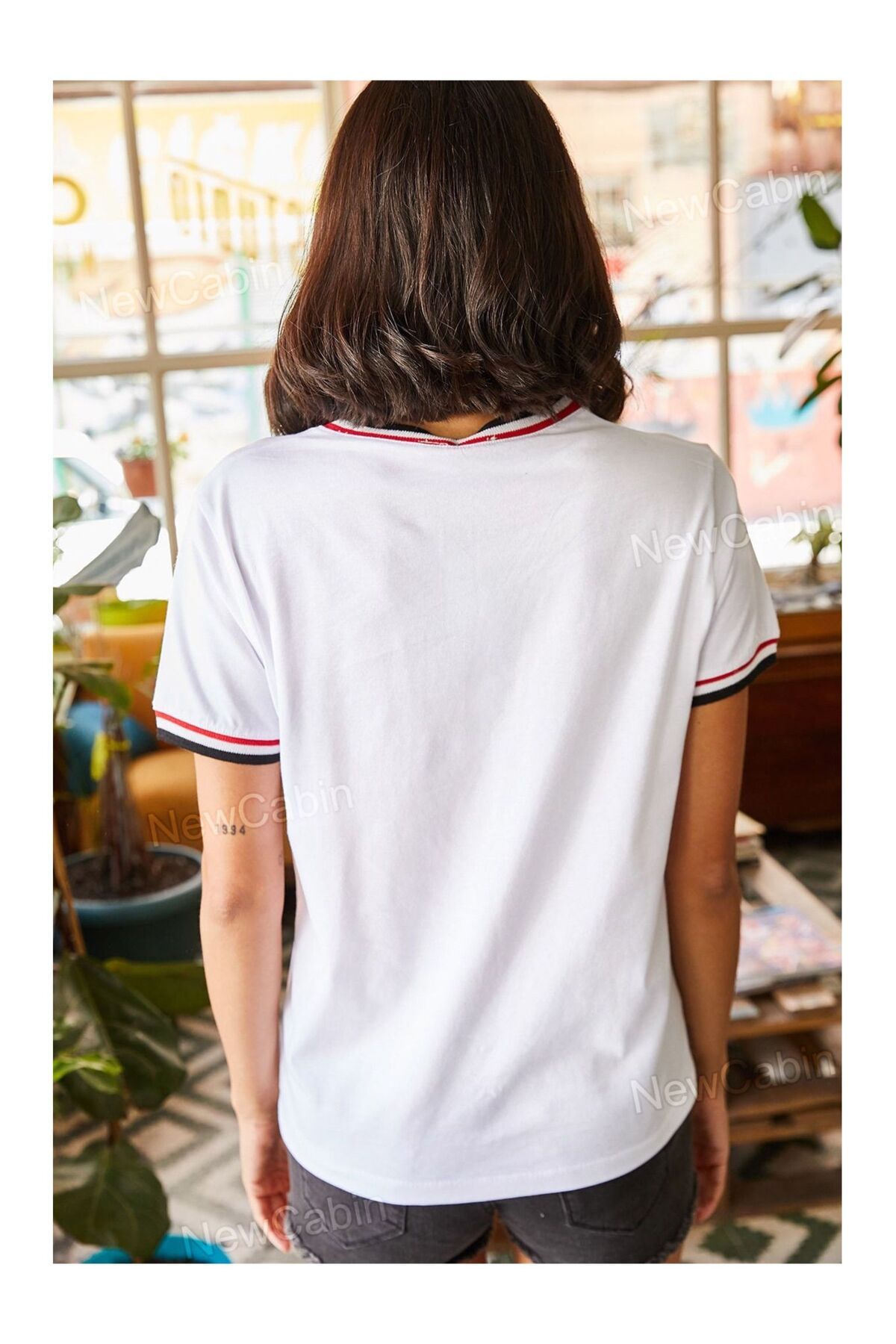 NewCabin-New Season Unisex Sle and Collar Stripe Detailed Relaxed Fit Heart Printed White T-Shirt 3