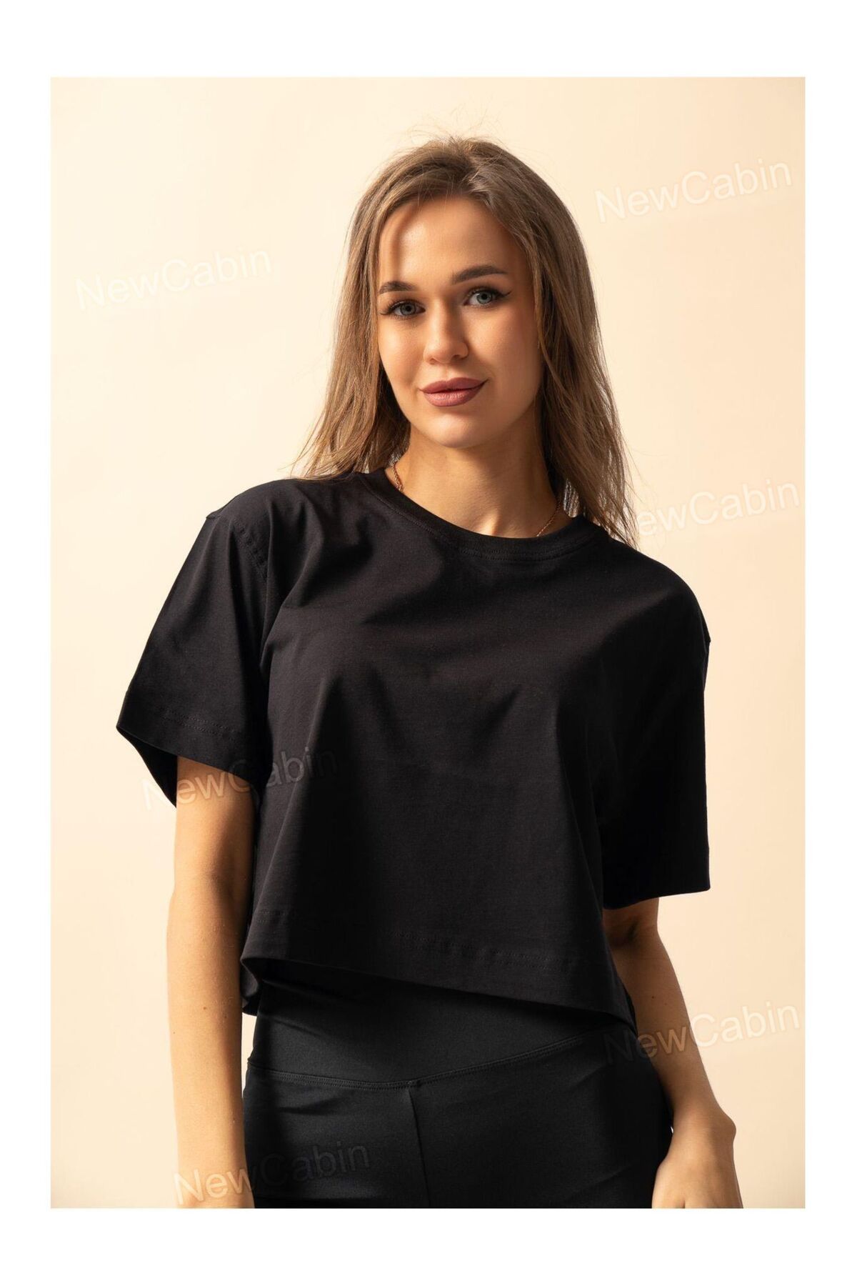 NewCabin Yeni Sezon Oversize Rahat Kalıp Siyah Crop T-Shirt