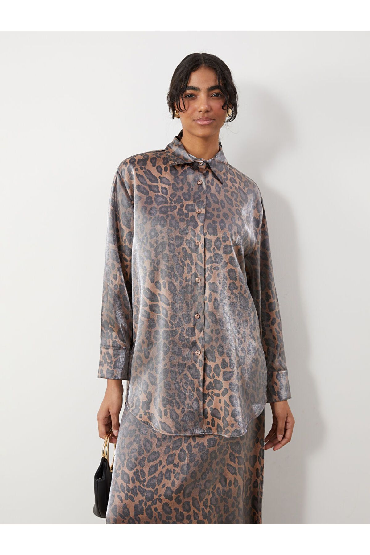 LC Waikiki LCW Modest Leopar Desenli Oversize Saten Kadın Gömlek Tunik