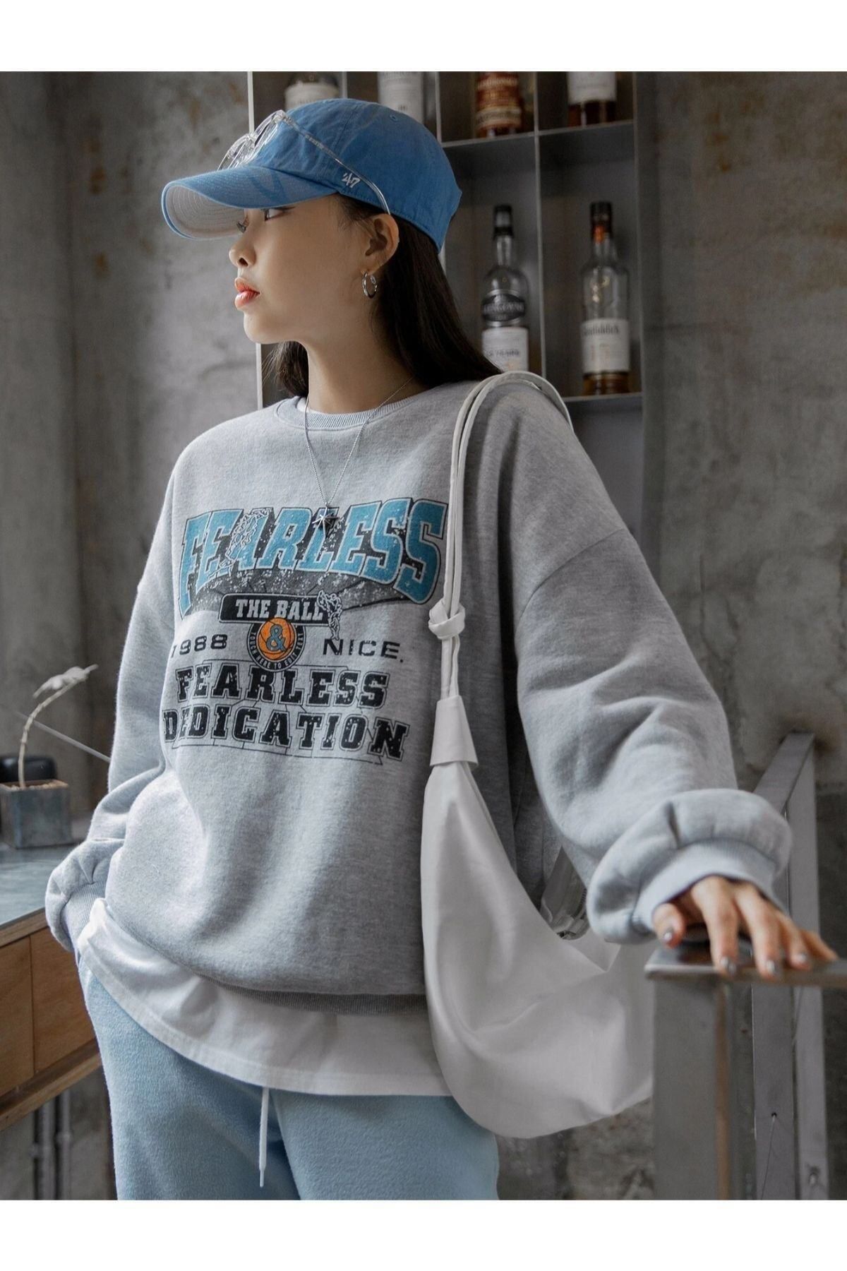 GIANTSTORE Kadın Gri Fearless Baskılı Oversize Bisiklet Yaka Sweatshirt