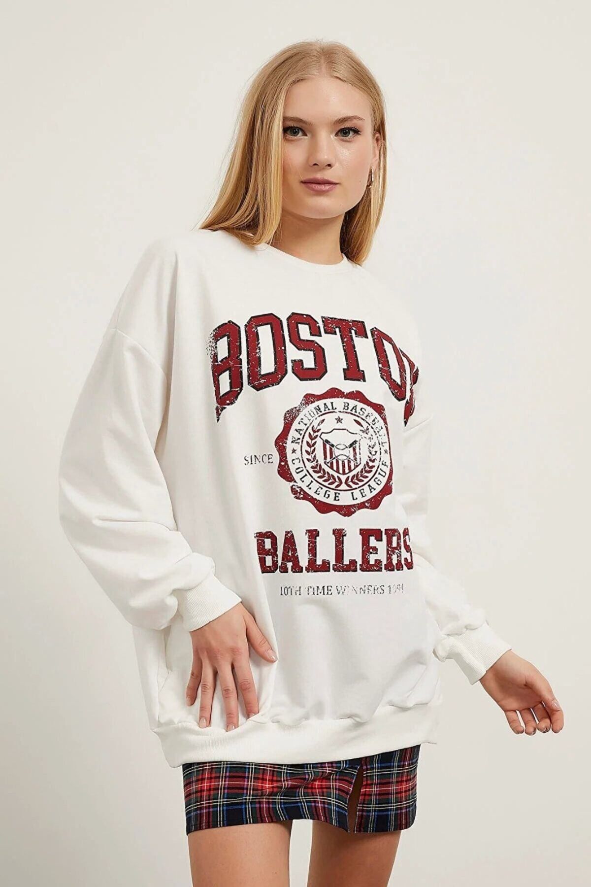 GIANTSTORE Kadın Beyaz Boston Ballers Baskılı Oversize Sweatshirt