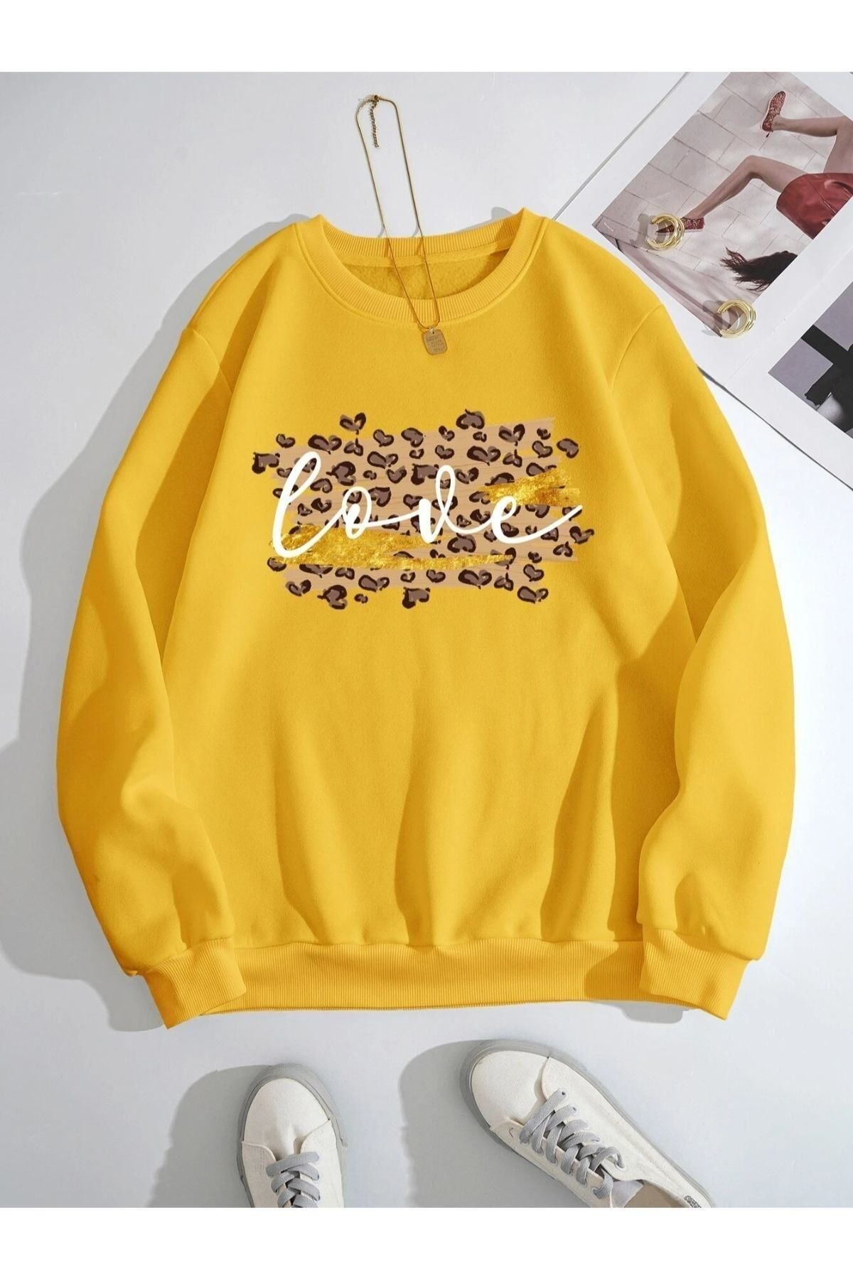 GIANTSTORE Kadın Sarı Leopar Love Baskılı Oversize Bisiklet Yaka Sweatshirt