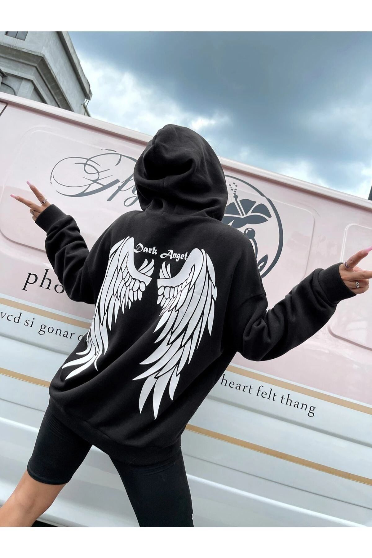 GIANTSTORE Kadın Siyah Dark Angel Baskılı Sweatshirt