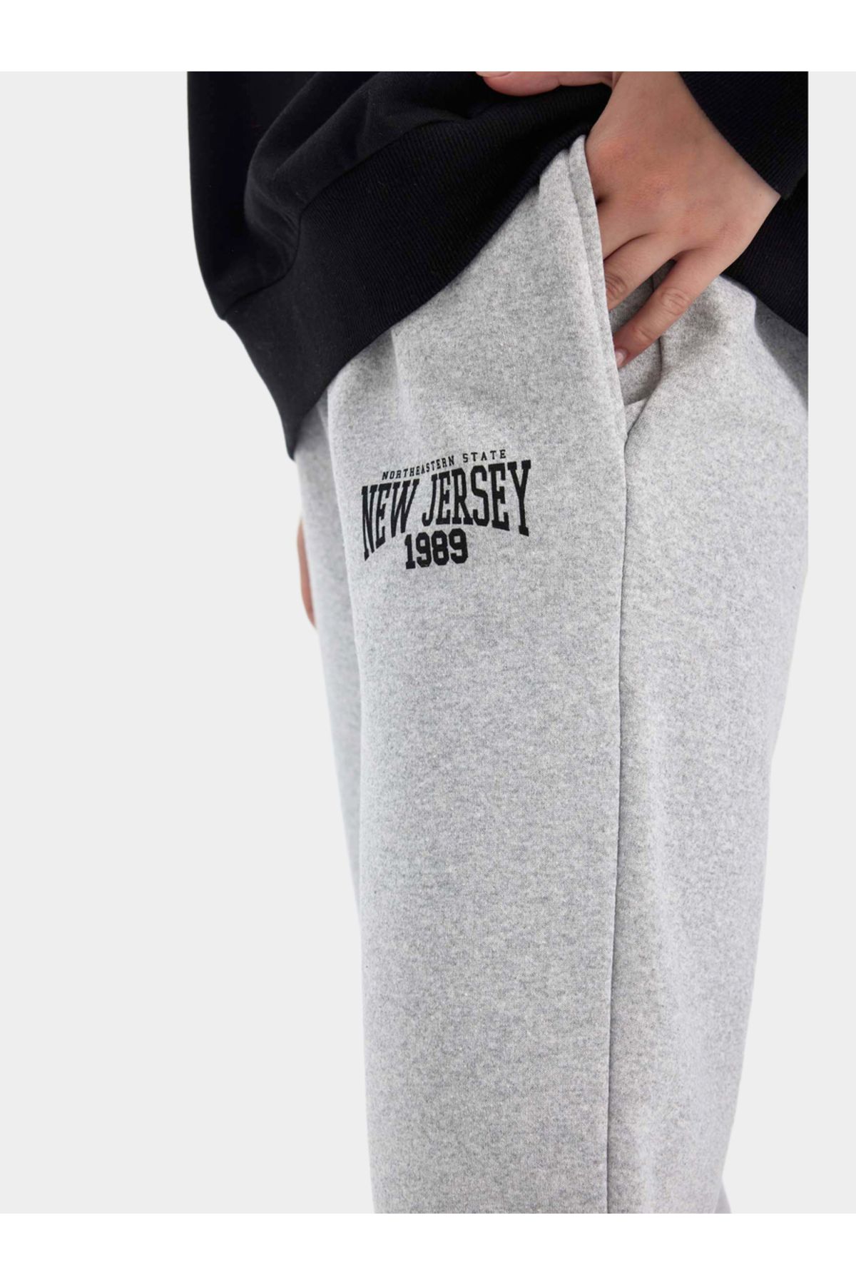 DeFacto-Slogan Print Elasticated Cuff Jogger Sweatpants 5