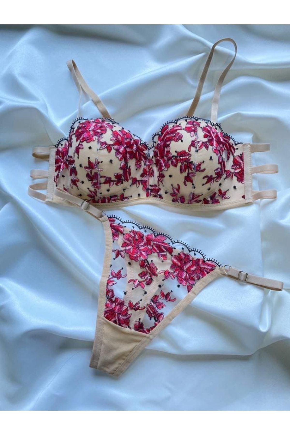 Shy Lola Lingerie Krem Üzerine Kırmızı Çiçek Işlemeli Brode Sütyen Takımı Tanga