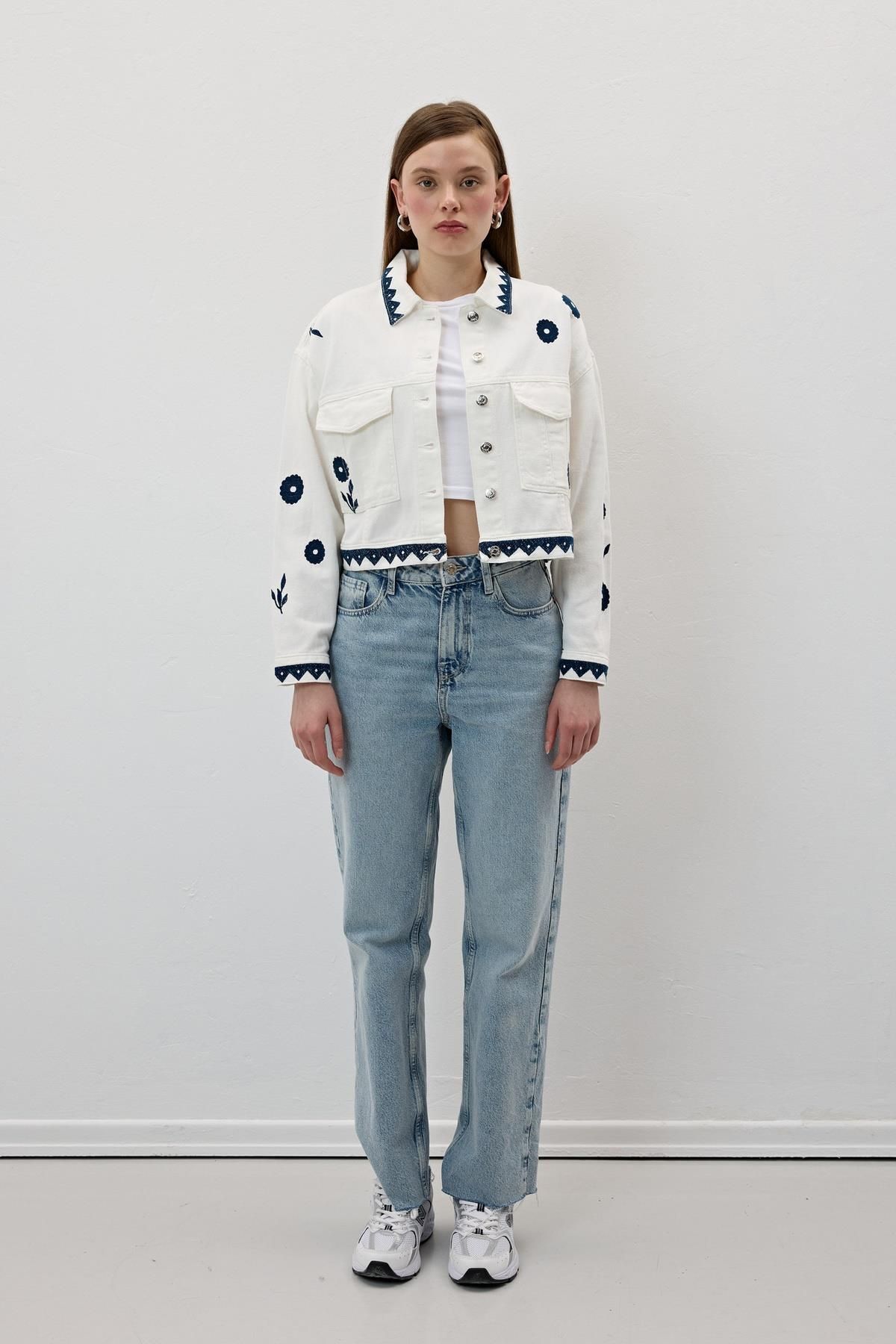 LEVURE-White Embroidery Detailed Buttoned Denim Jacket 1