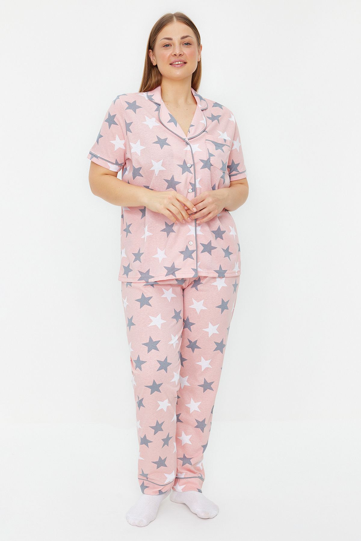 Butik Pudra Yıldız Desenli Gömlek Yaka Örme Pijama Takımı TBBAW24AI00040