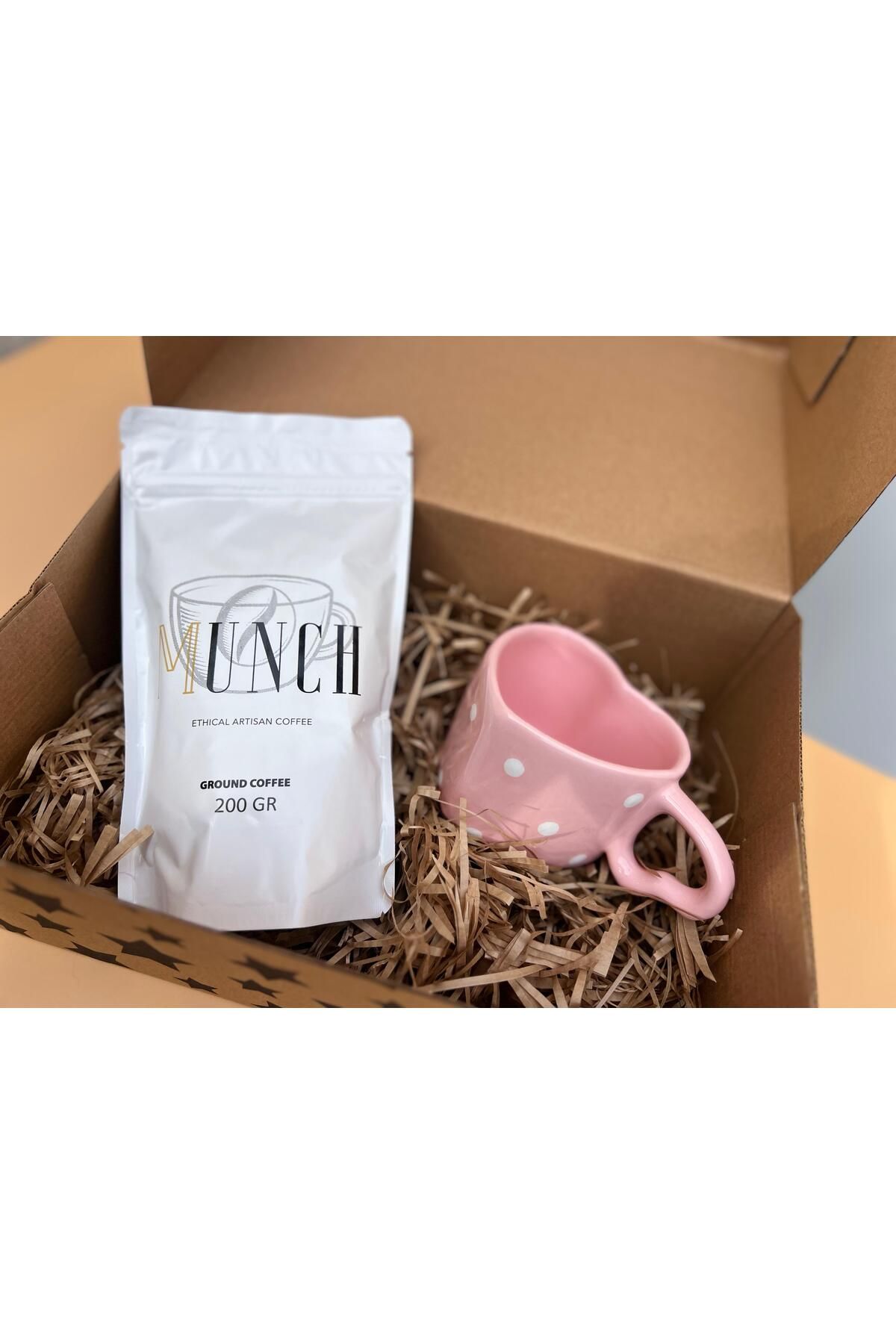 Coffee Munch Çekirdek Kahve ve Pembe Puantiyeli Kalpli Bardak Hediye Seti