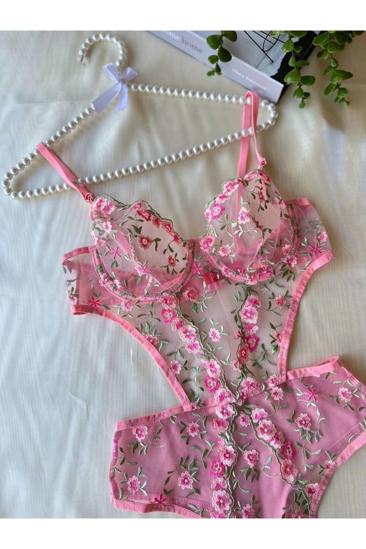 Butik pembe bodysuit çiçekli