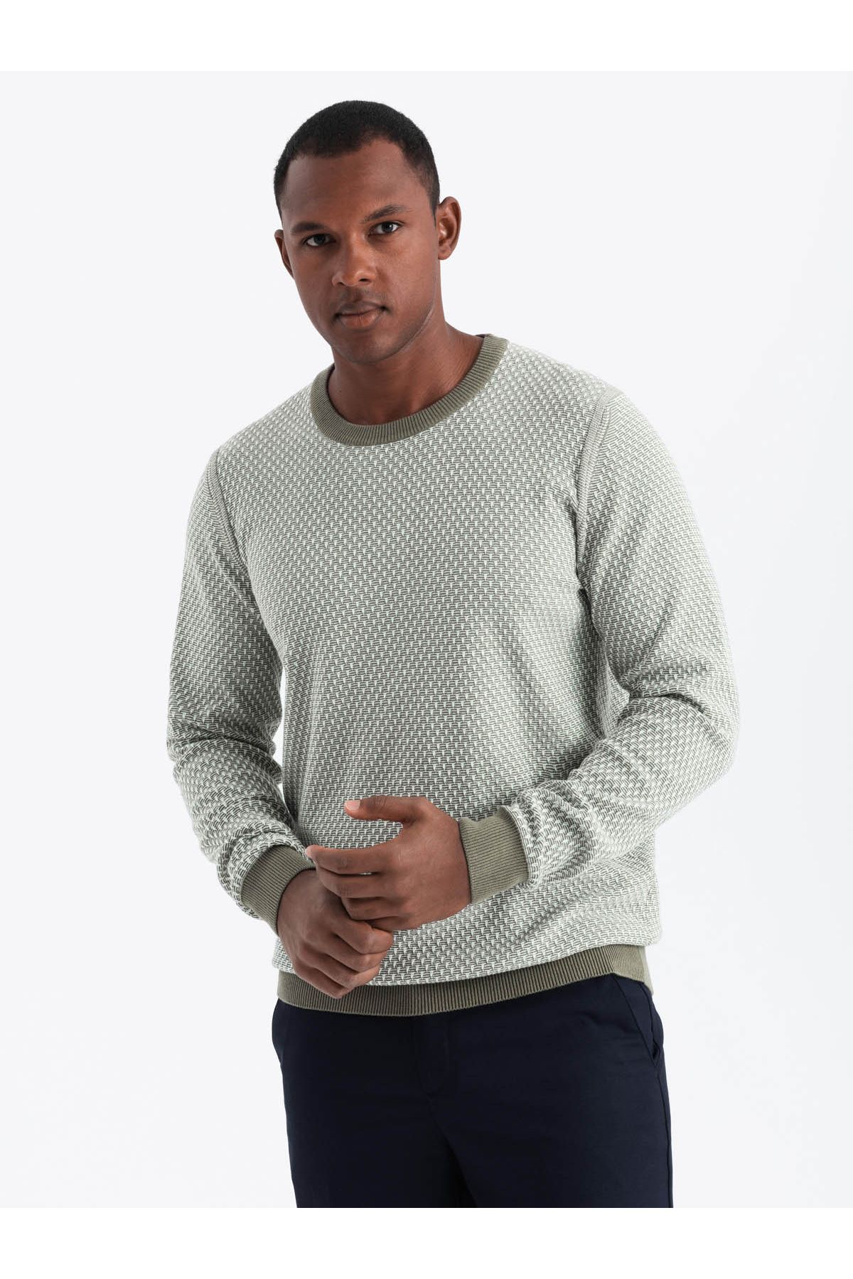 OMBRE-Knitted men's RELAXED FIT sweater with patterns - navy blue V1 OM-SWSW-0111 S 1