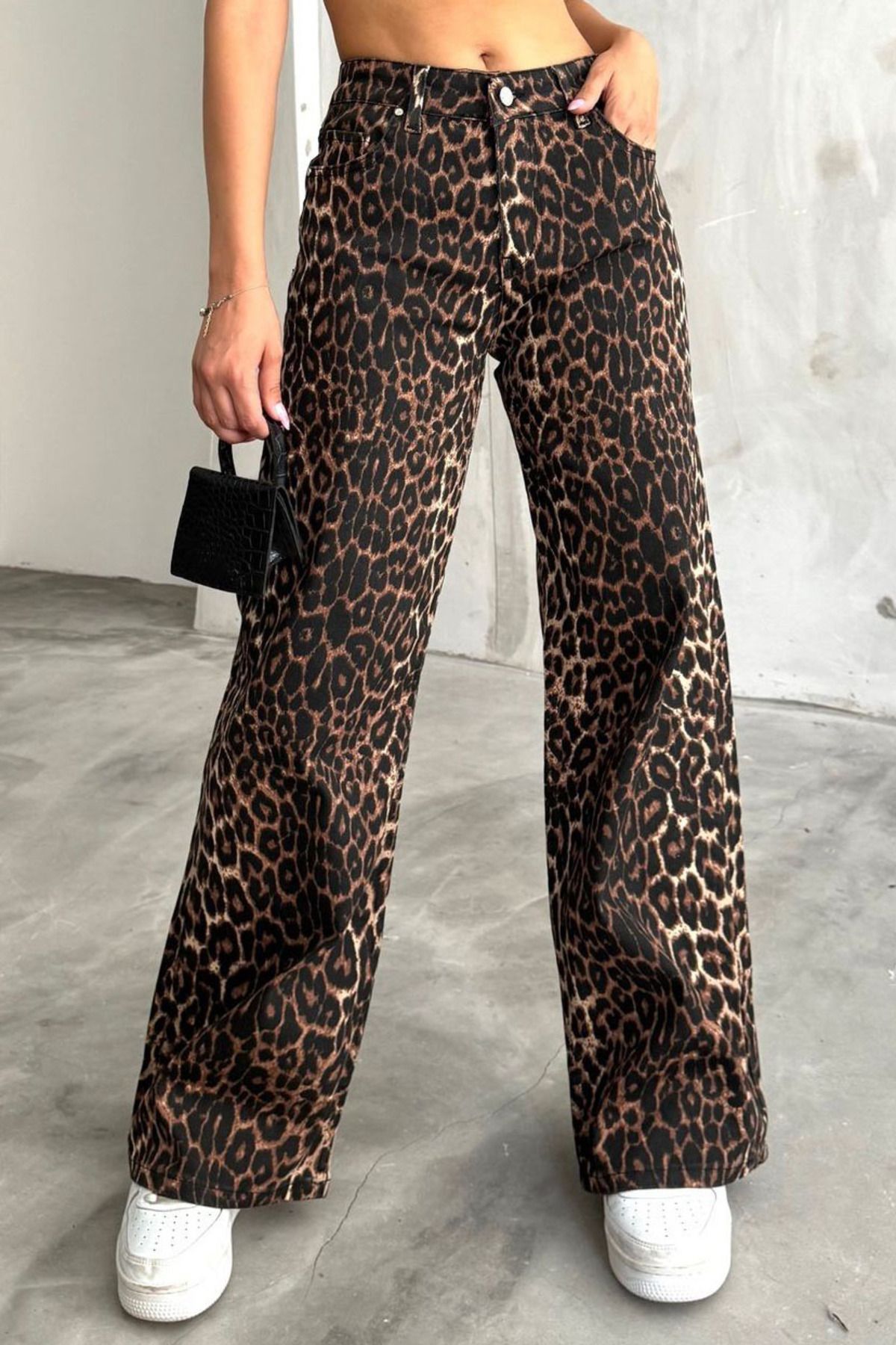 MissThetis Yüksek Bel Geniş Paça Wide Leg Palazzo Düğmeli Fermuarlı 5 Cepli Leopar Desenli Denim Jean Pantolon