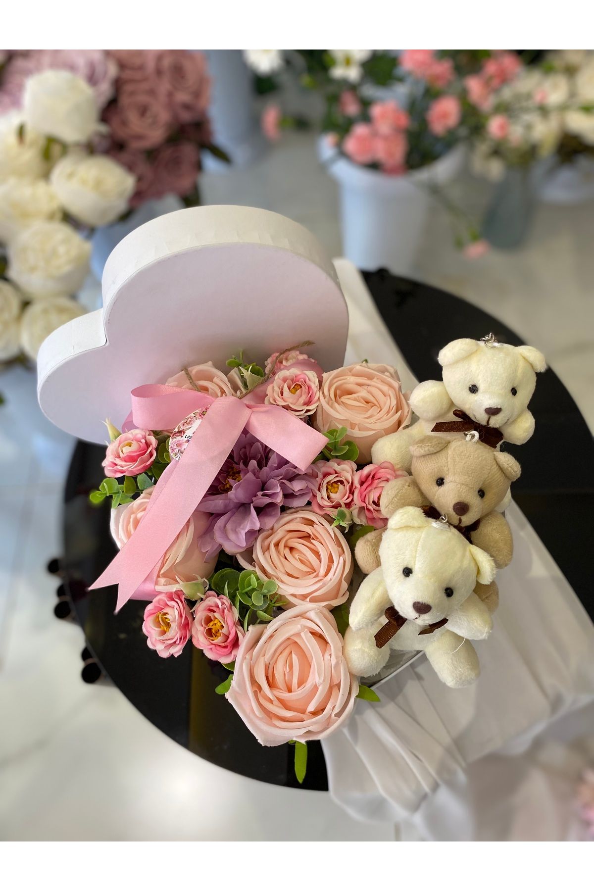 Z&B FLOWERS Sevgiliye Hediye Kutuda Çiçek Doğum Günü Yapay çiçek Ayıcıklı çiçek