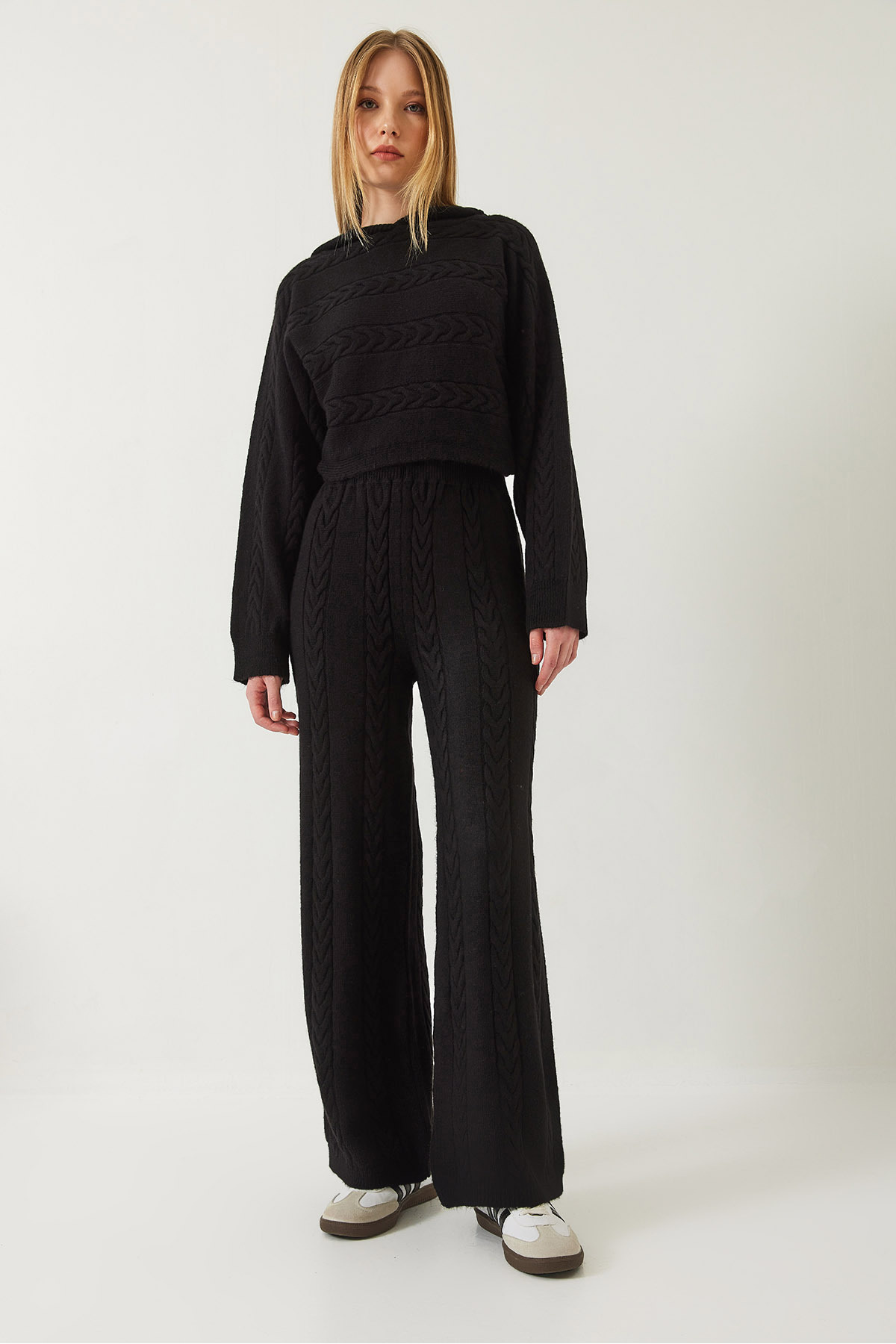 LUCCI Textured Knitwear Crop Sweater and Wide Leg Pants Co-Ord Set 2