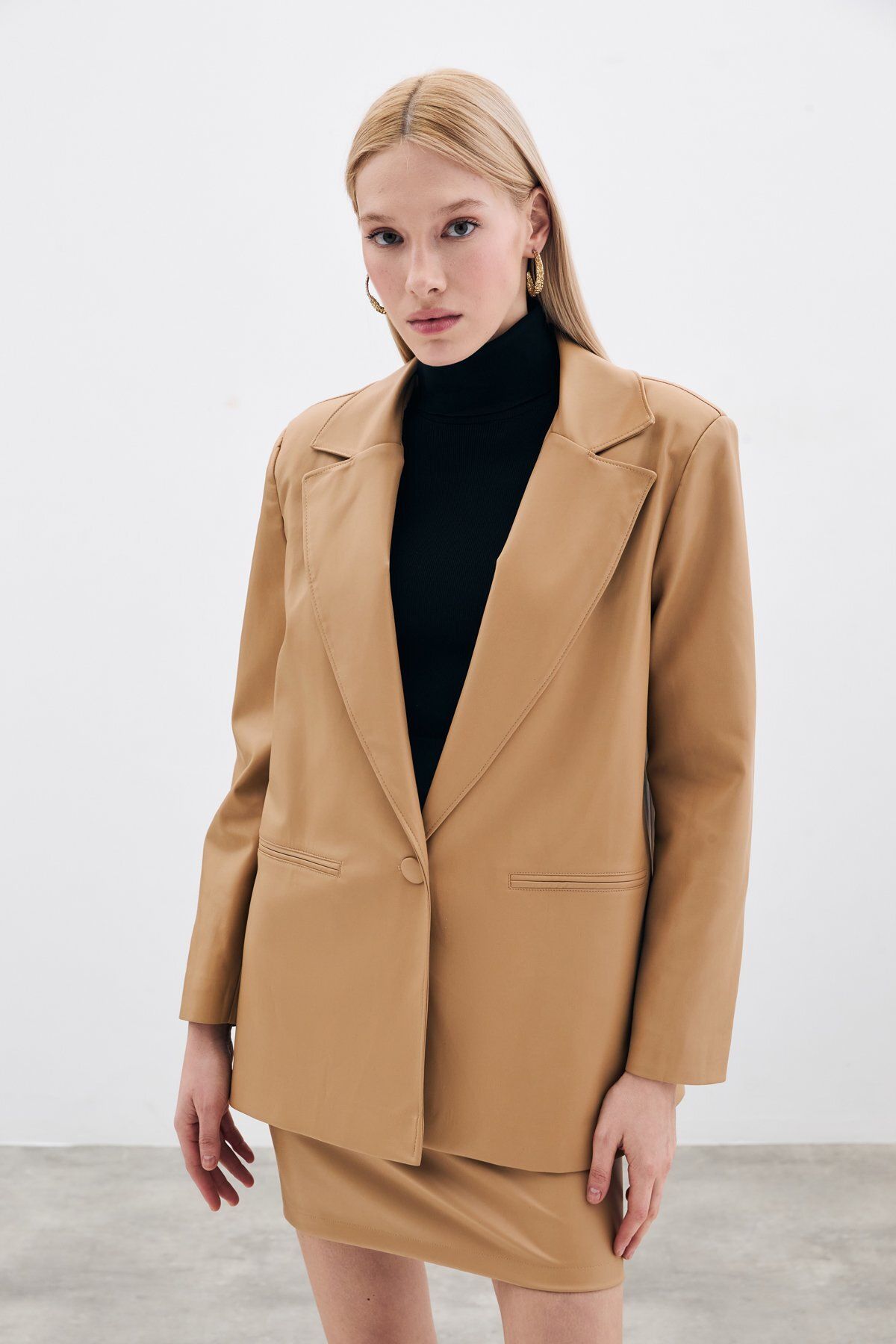 Sateen-سترة جلدية بيج فضفاضة 4