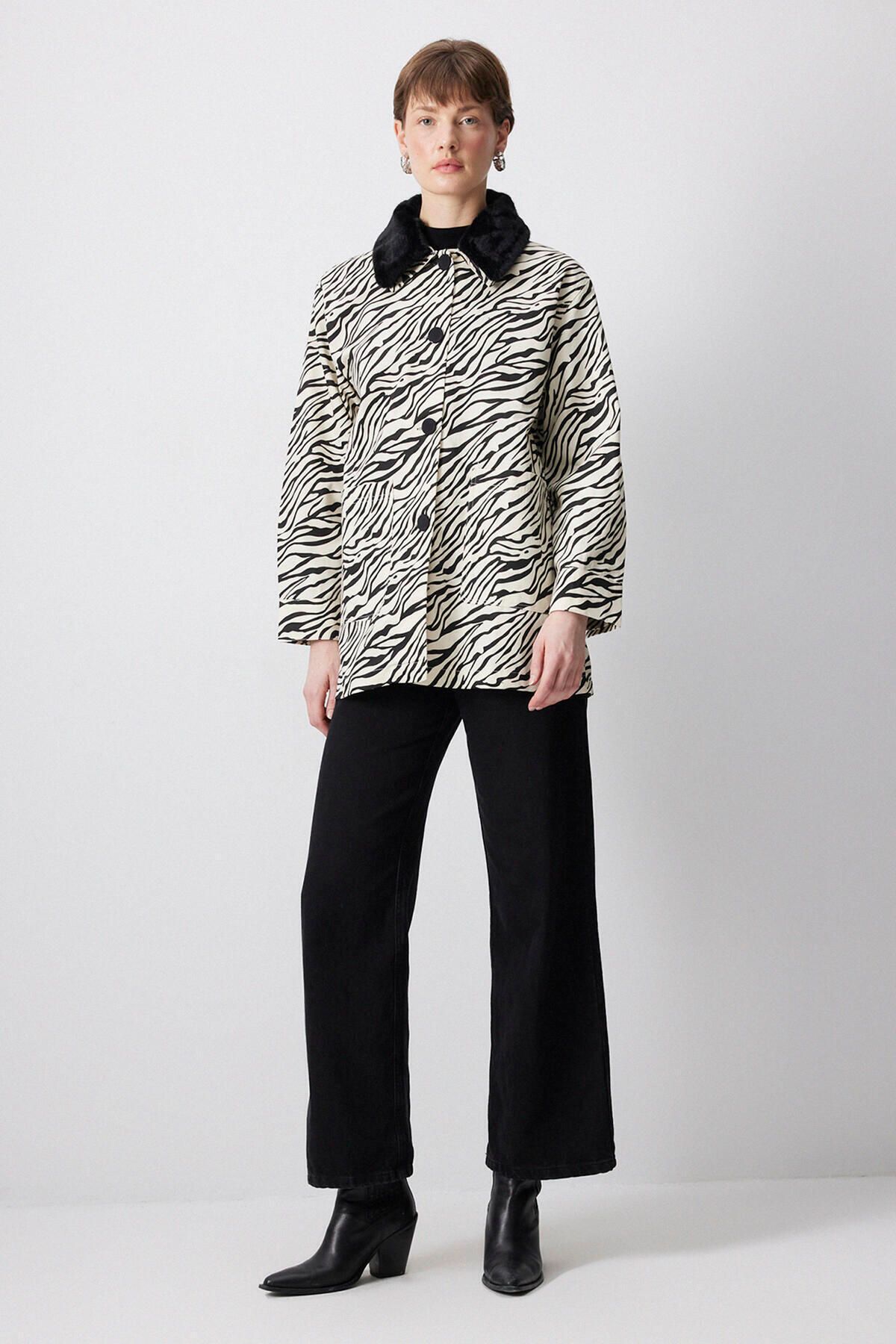 Touché Privé-Zebra Patterned Gabardin Jacket 5