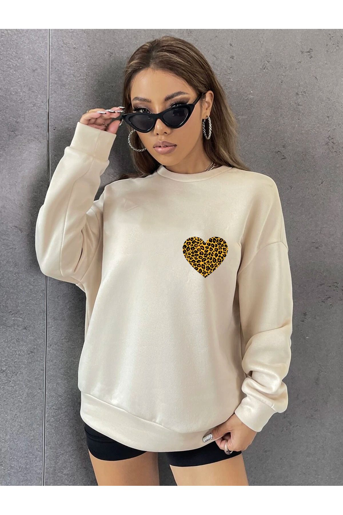 Cosmo Style LEOPAR kalp baskılı oversize pamuklu bisiklet yaka (CASUAL/GÜNLÜK ) giyim sweatshirt 4070788541311