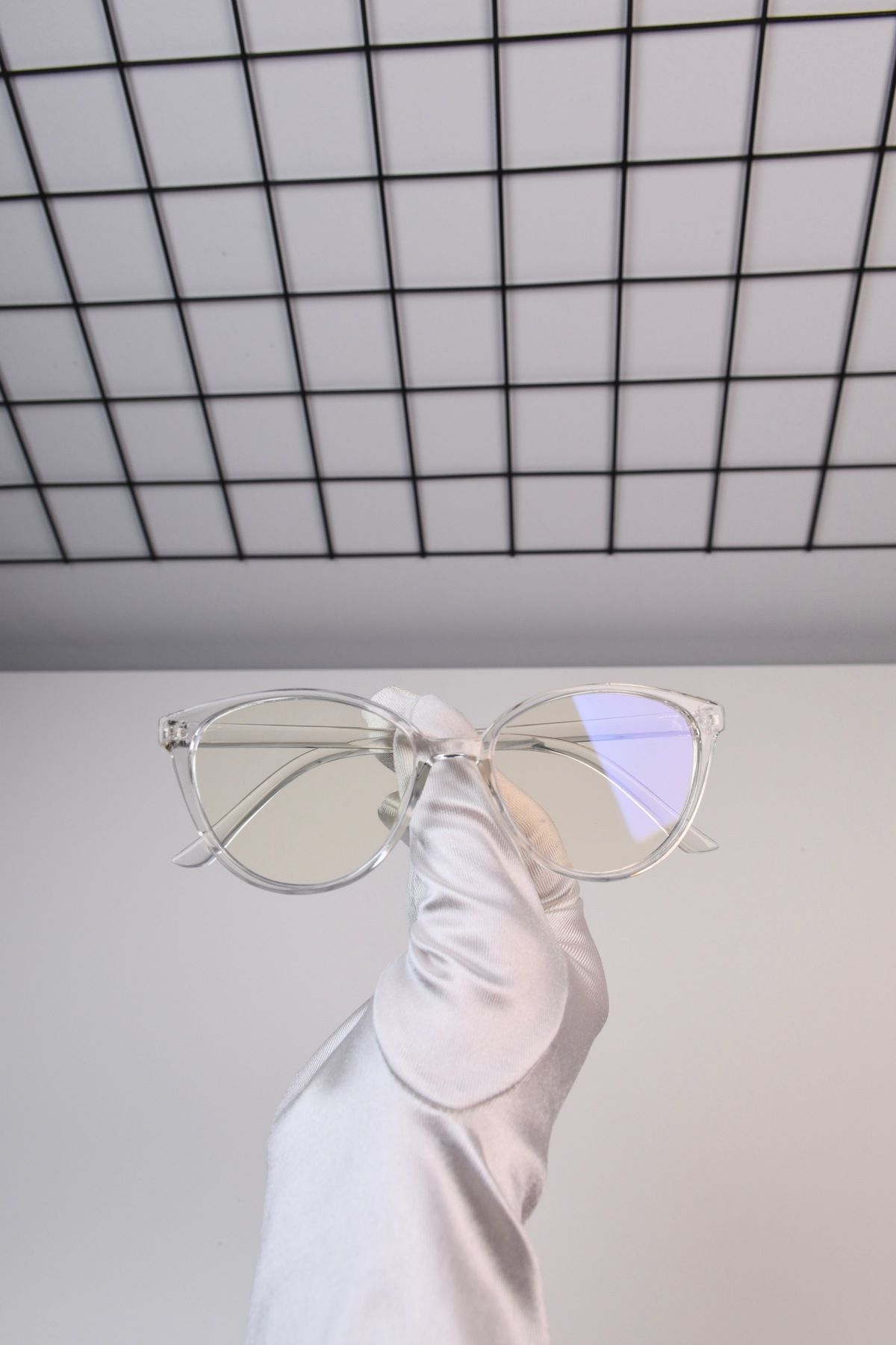 LOOKUP-The Cat Eye Glasses with Blue Light Protection are Optically Compatible and Relax in Computer Television vs. Use. 3