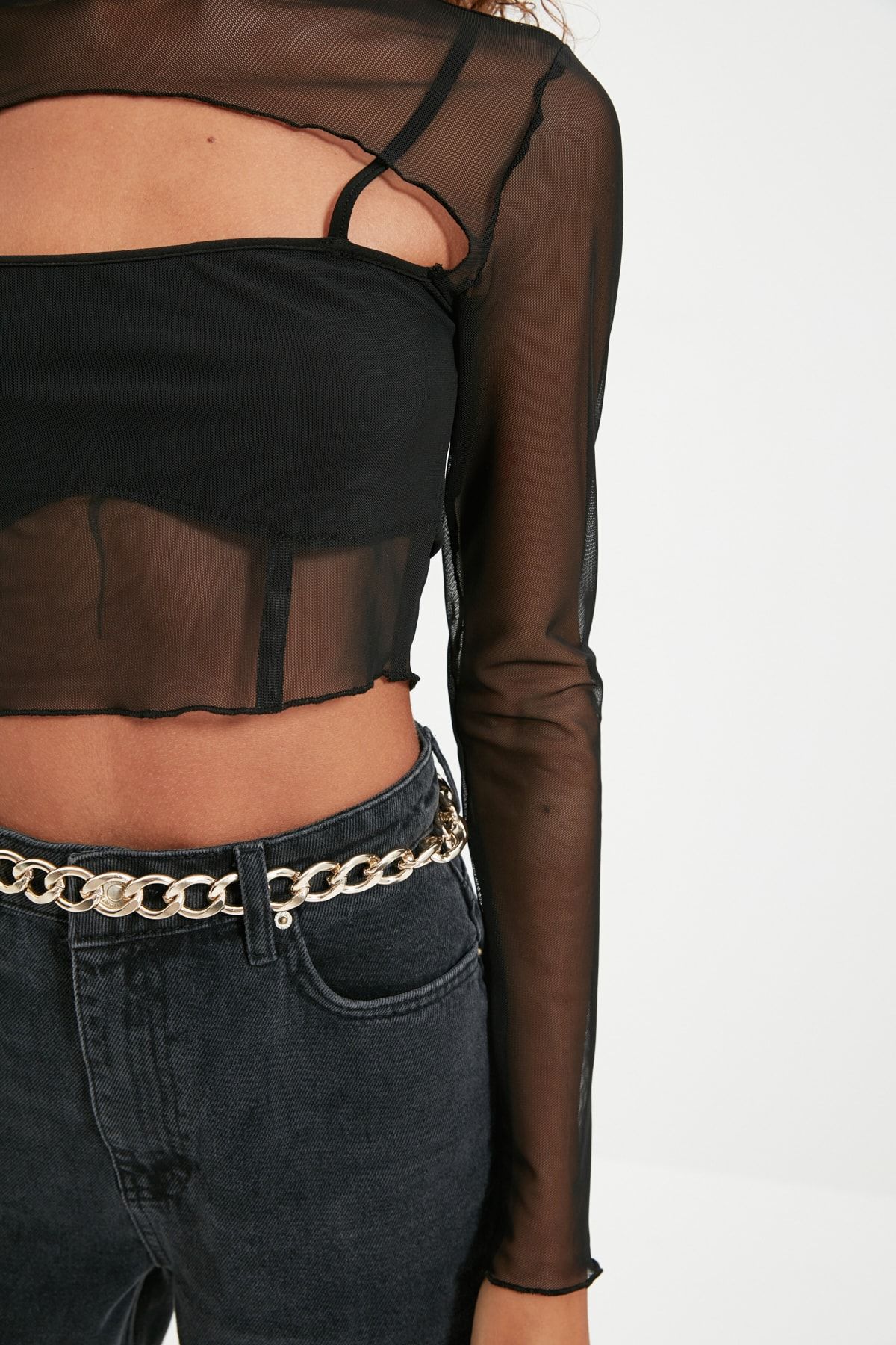 Trendyol Collection-Schwarze, tief ausgeschnittene Tüllbluse TPRAW22BZ0887 5