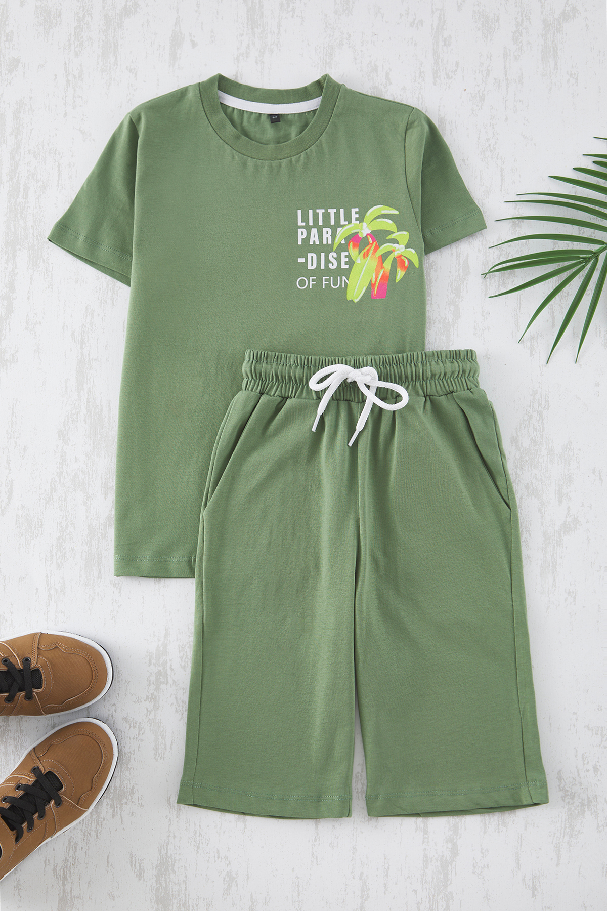 TRENDYOLKIDS Khaki Boys Detská 100% bavlna s tropickou potlačou Pletené tričk...