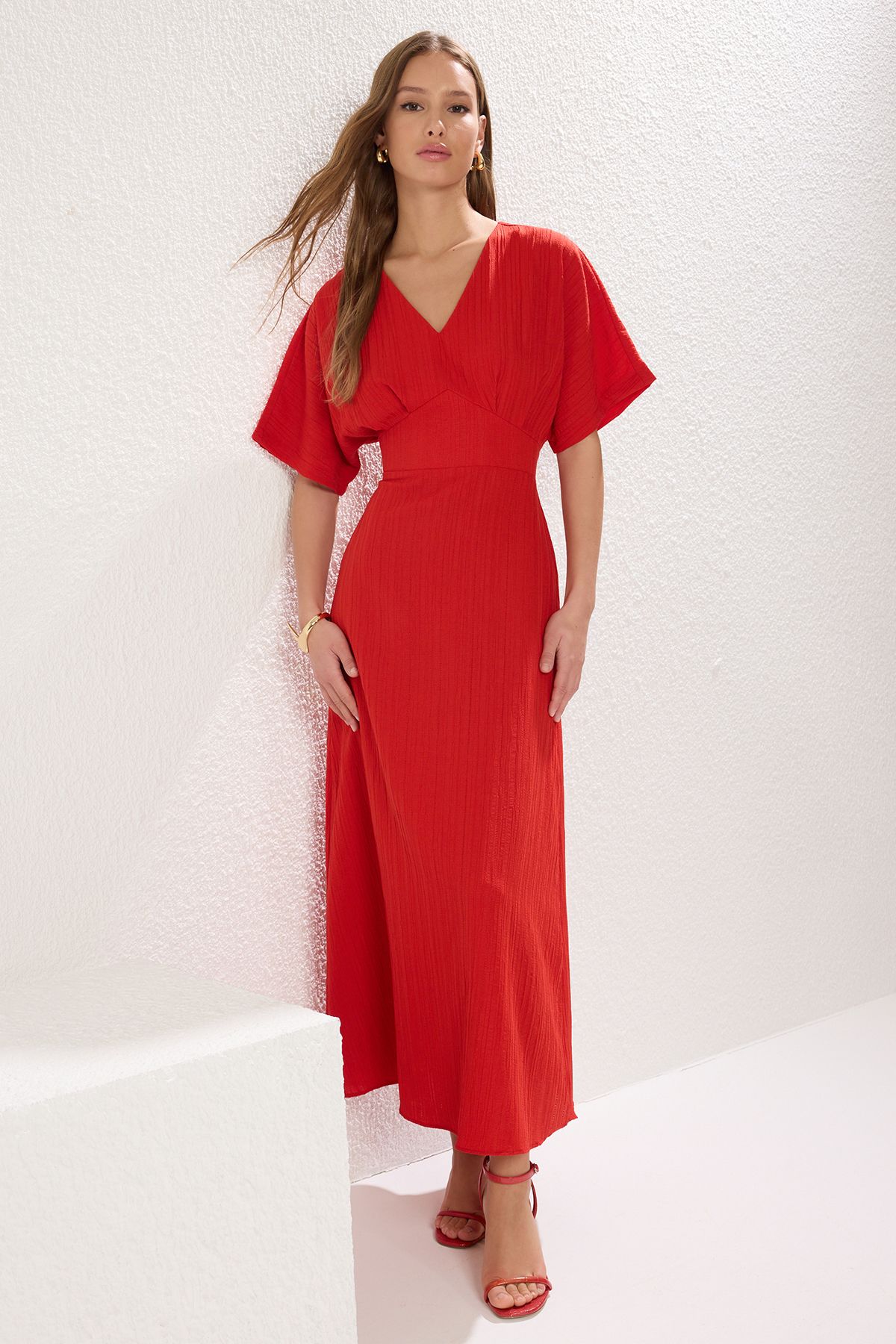 Trendyol Collection-Červený A-Line Corsage Detail Maxi tkané šaty s výstřihem do V, Twoss24El00620 2