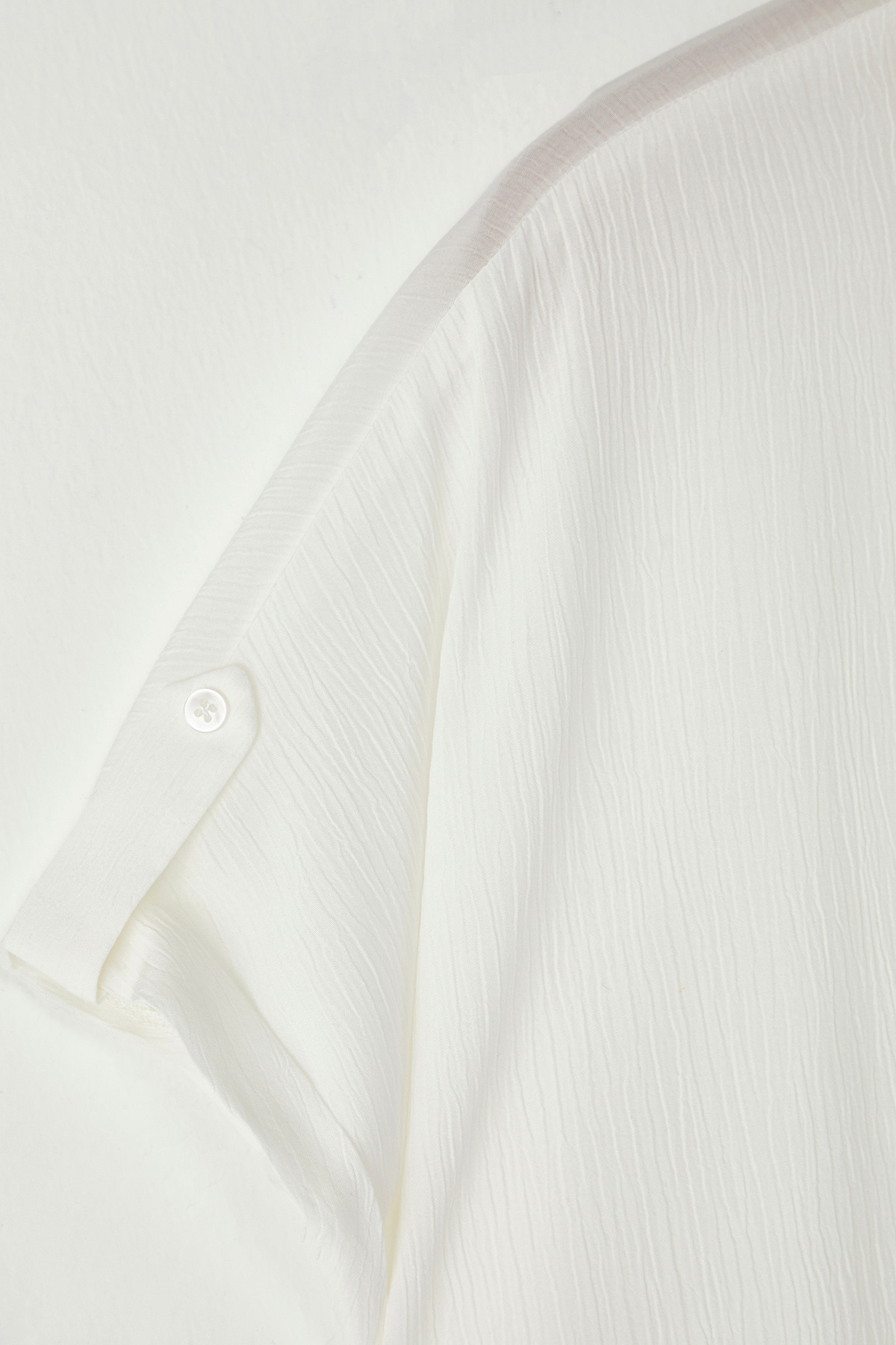Trendyol Curve-White Short Sleeve Pocket Textured Seersucker Woven Fabric Plus Size Shirt Tbbss25Ax00012 7