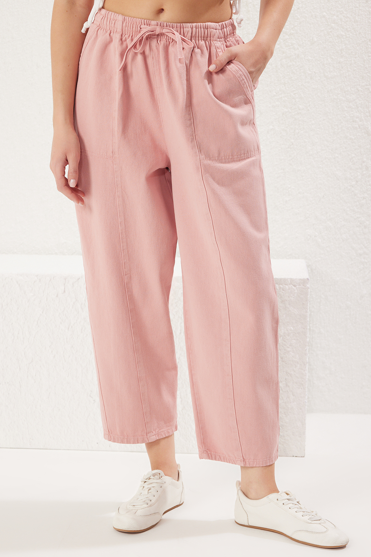 Trendyolmilla  Gül Kurusu Beli Lastikli Balon Paça Slouchy Dokuma Pantolon TWOSS25PL00075 - Görsel 3