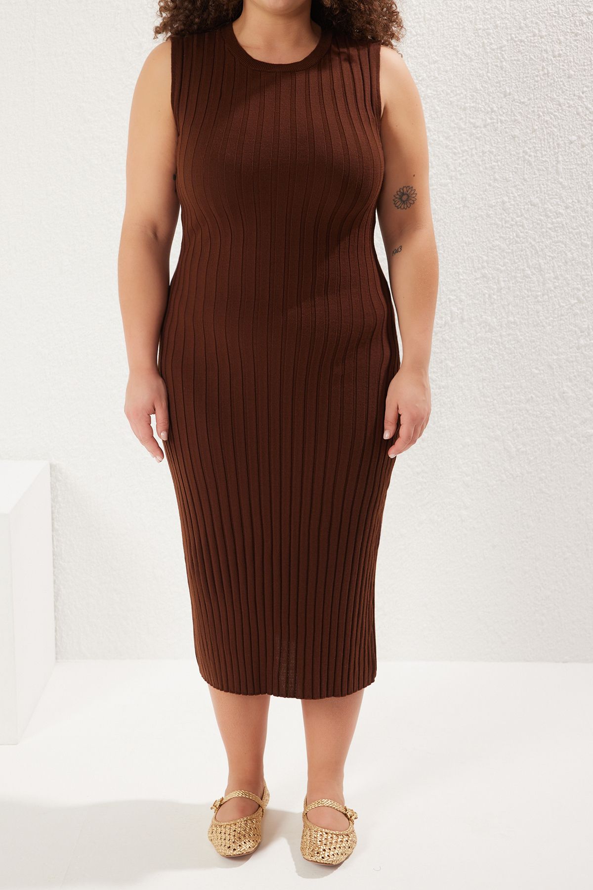 Trendyol Curve-Brown Ribbed Midi Length Knitwear Dress Tbbss25Ah00121 3