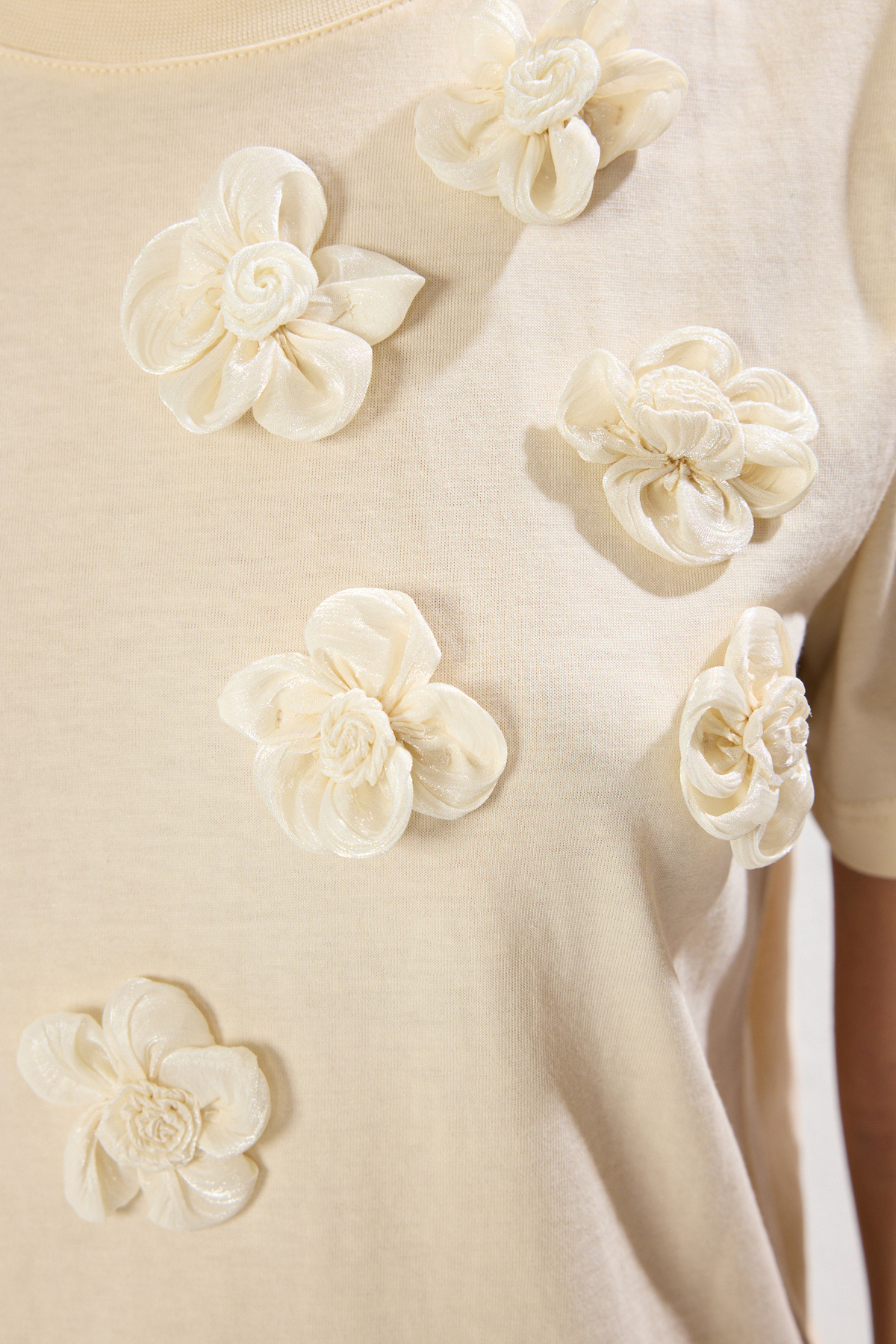 Trendyol Collection-100% Cotton Accessory T-Shirt with Flower Detail - Twoss25Ts00026 4
