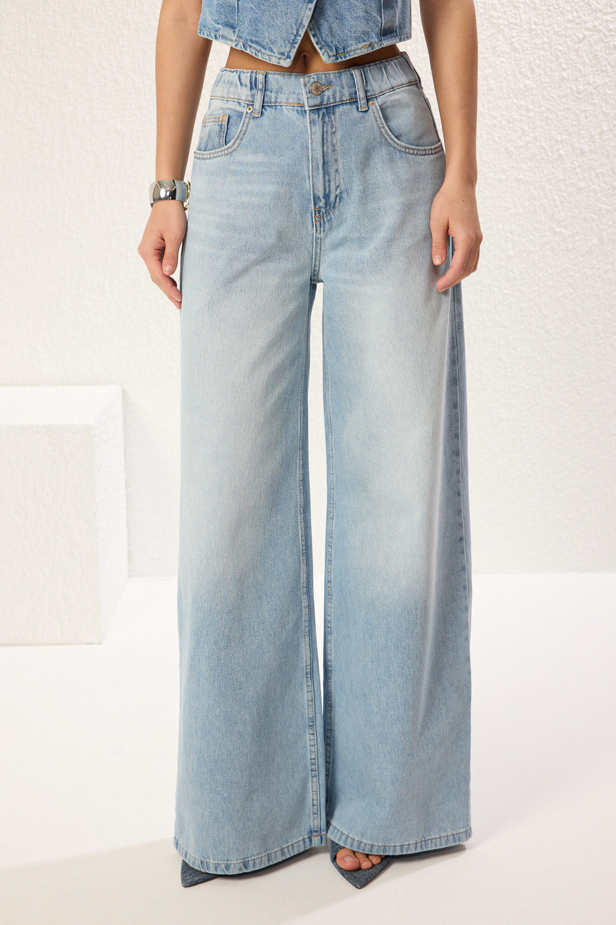 Trendyolmilla  Mavi Yüksek Bel Ekstra Wide Leg Palazzo %100 Pamuk Non-Stretch Jeans TWOSS25JE00179 - Görsel 3