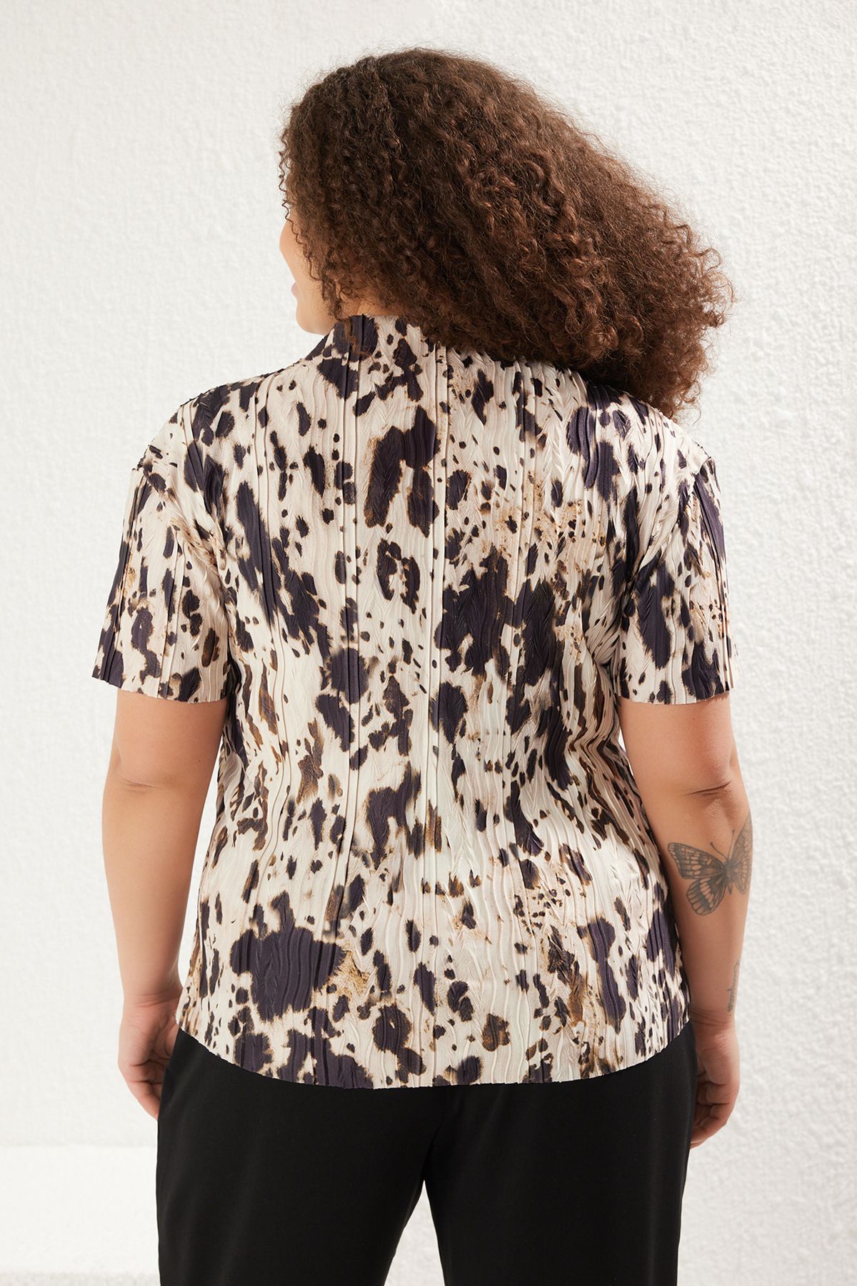 Trendyol Curve-Wielokolorowa, plisowana, dzianinowa bluzka w zwierzęcy wzór, plus size TBBSS25AF00084 5