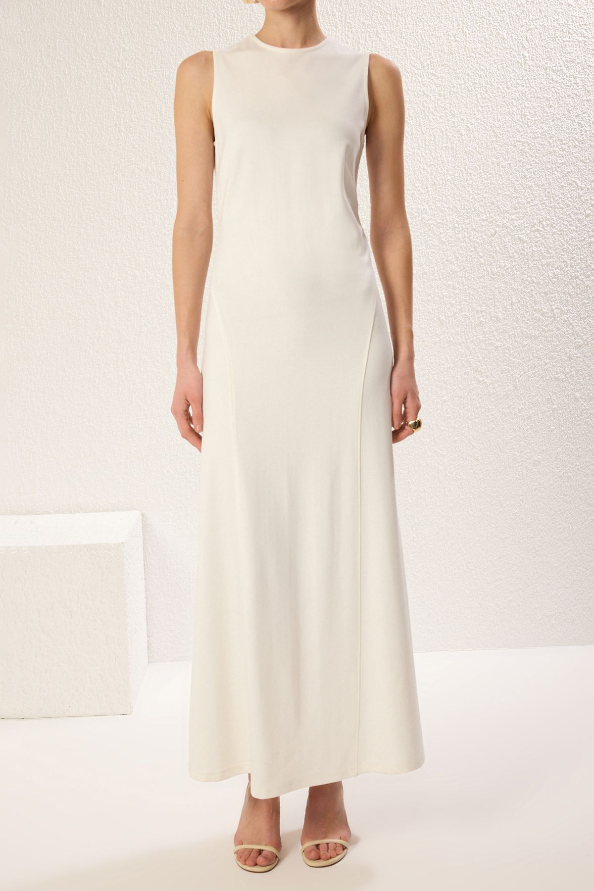 Trendyol Modest-Ecrufarbenes, gerades, gestricktes Interlock-Kleid TCTSS25EB00045 3