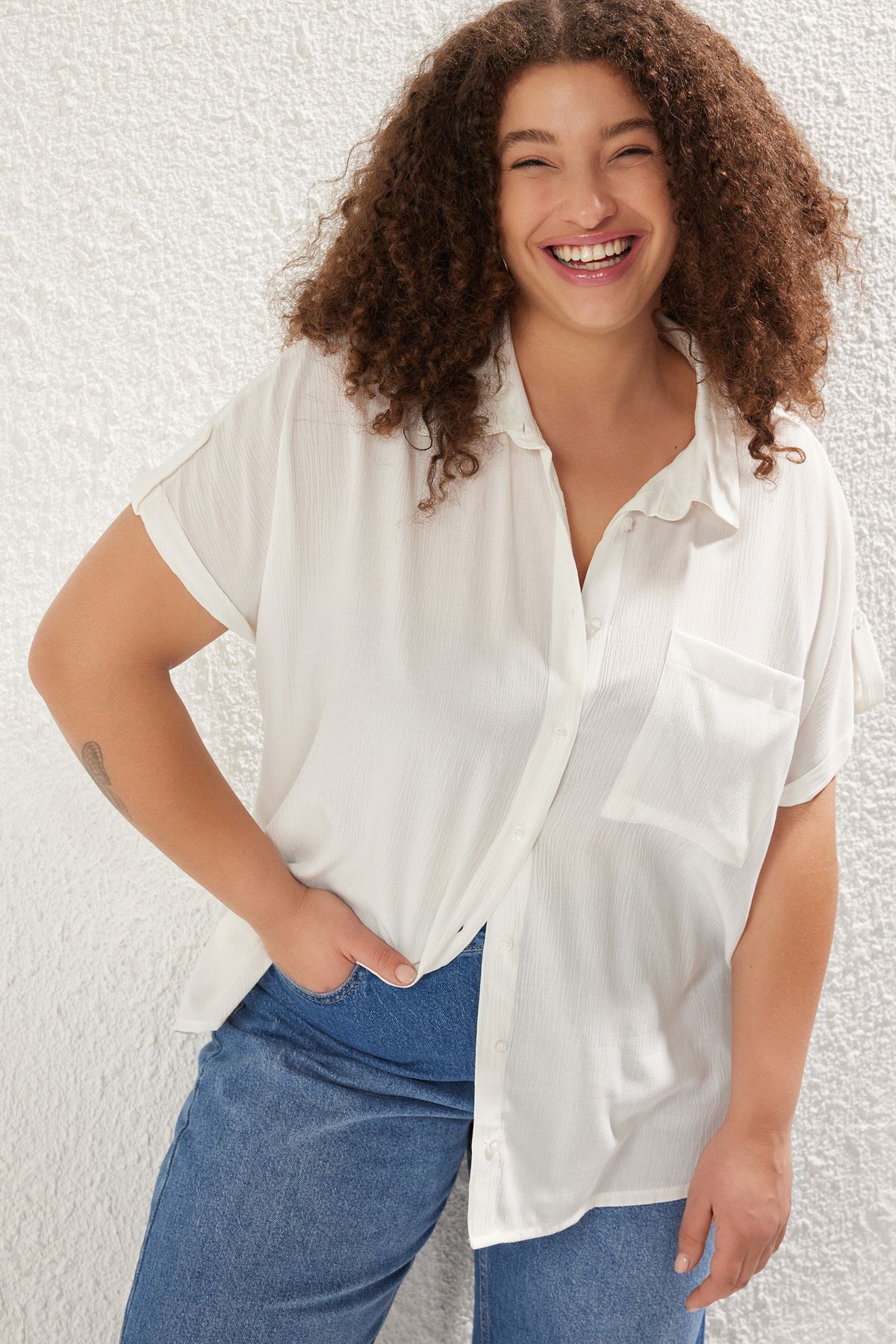 Trendyol Curve-White Short Sleeve Pocket Textured Seersucker Woven Fabric Plus Size Shirt Tbbss25Ax00012 2