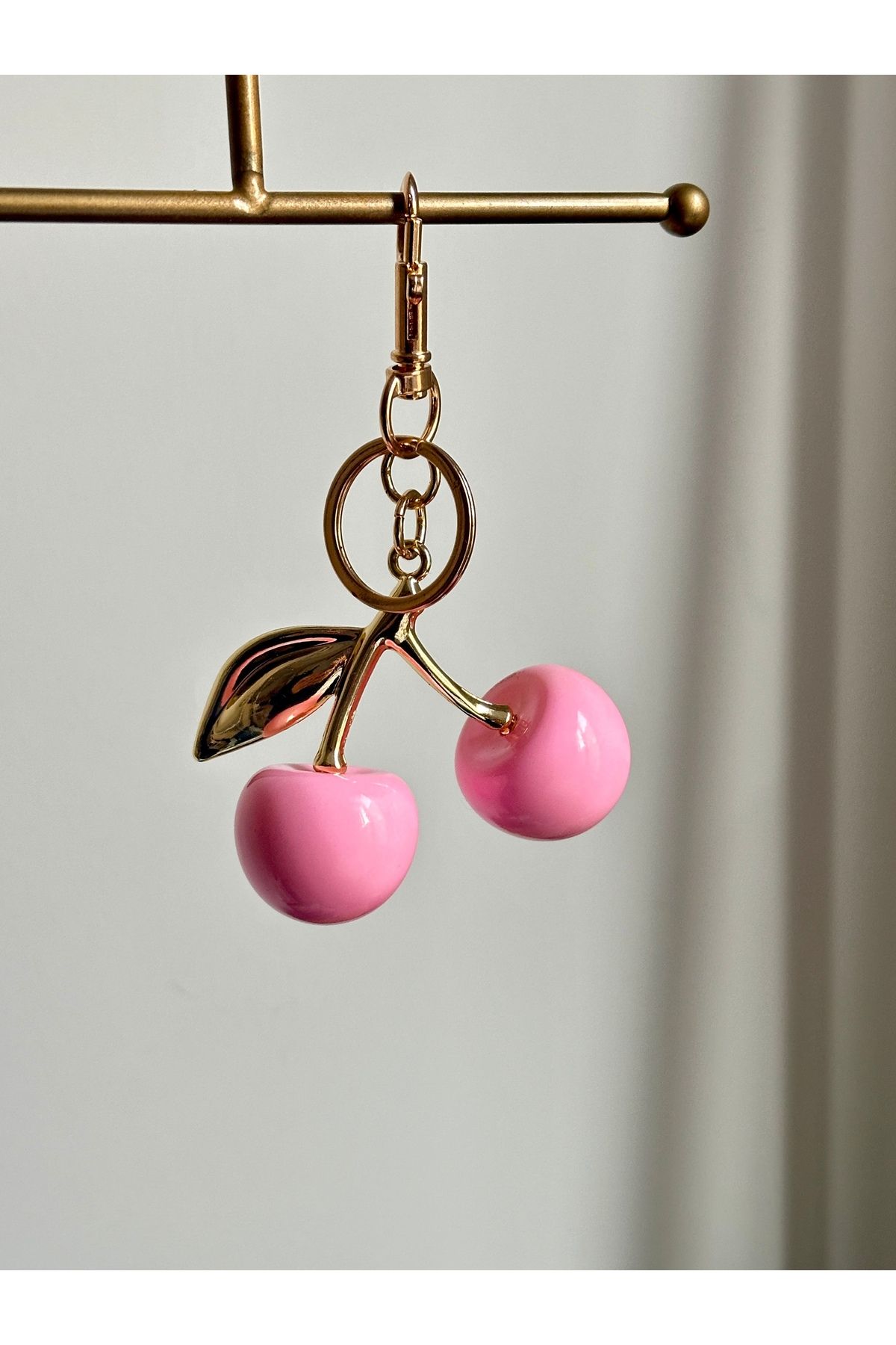 YOUES JEWELRY Pembe Kiraz Anahtarlık Çanta Charmı Parlayan Simli Cherry Bag Charm Çanta Süsü Çanta Aksesuarı Kiraz