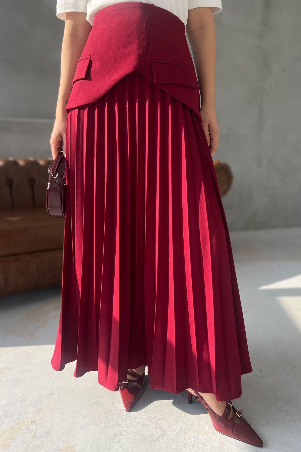 Seda Yalçın Atelier-تنورة ذات ثنيات من قطعتين باللون العنابي من Pinterest 3
