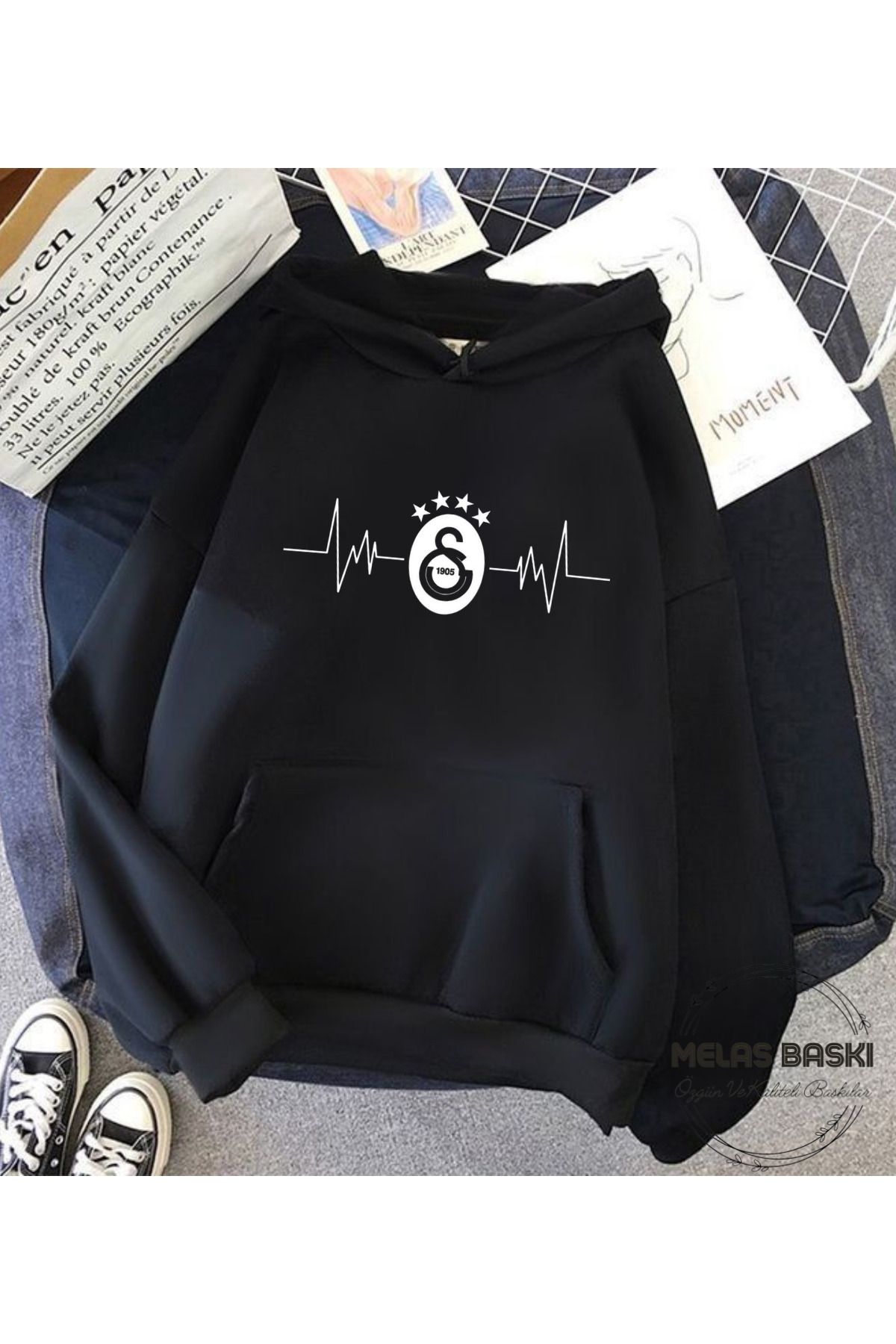 MELAS BASKI %100 PAMUKLU TARAFTAR DETAYLI ÜÇ İPLİK ŞARDONLU SİYAH SWEATSHIRT