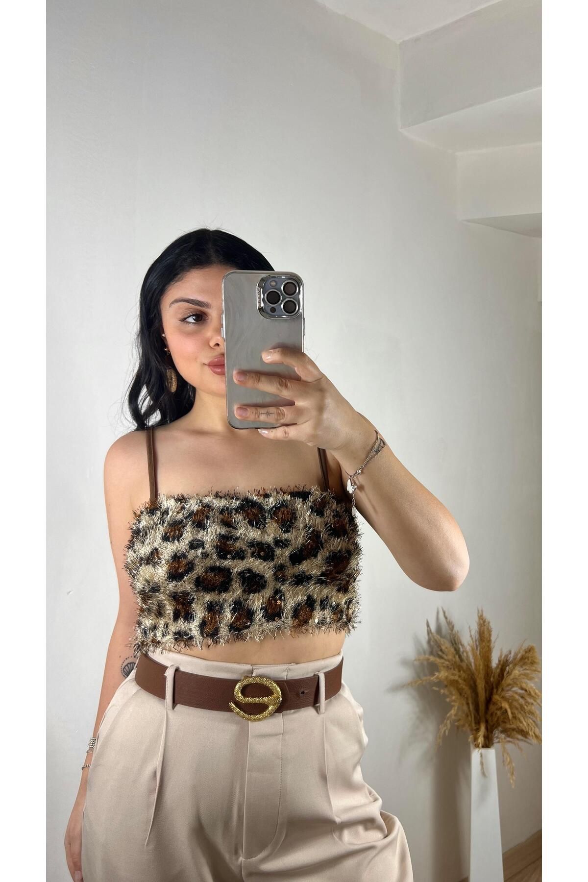 Butik LEOPAR DESENLİ PULLU CROP