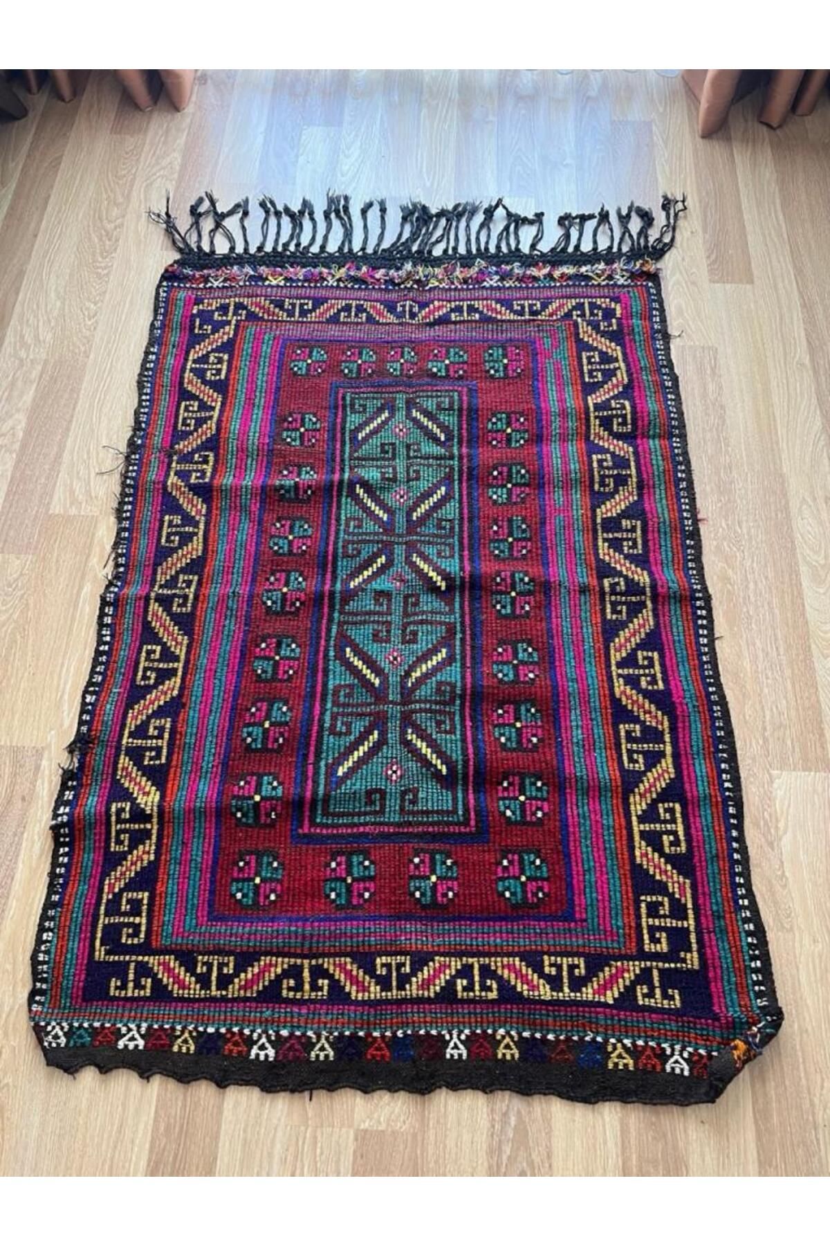 DesignEv 170x116 cm Bohem Stili Türk Kilim, Geometrik ve Koç Boynuzlu Motifler, Canlı Mavi ve Bordo Renkler,