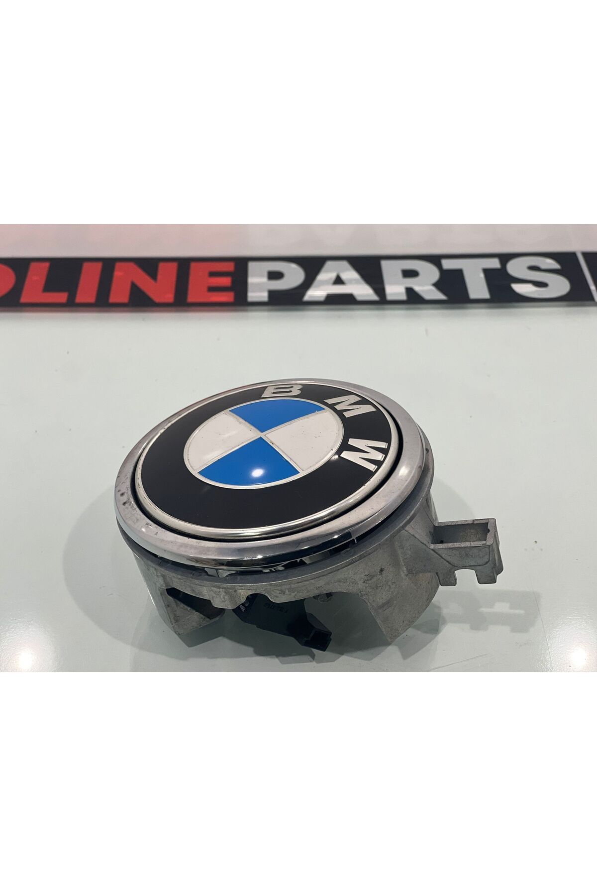 Fabrikasyon 51247227733 BMW F06 F12 F13 AMBLEMLİ BAGAJ KİLİDİ