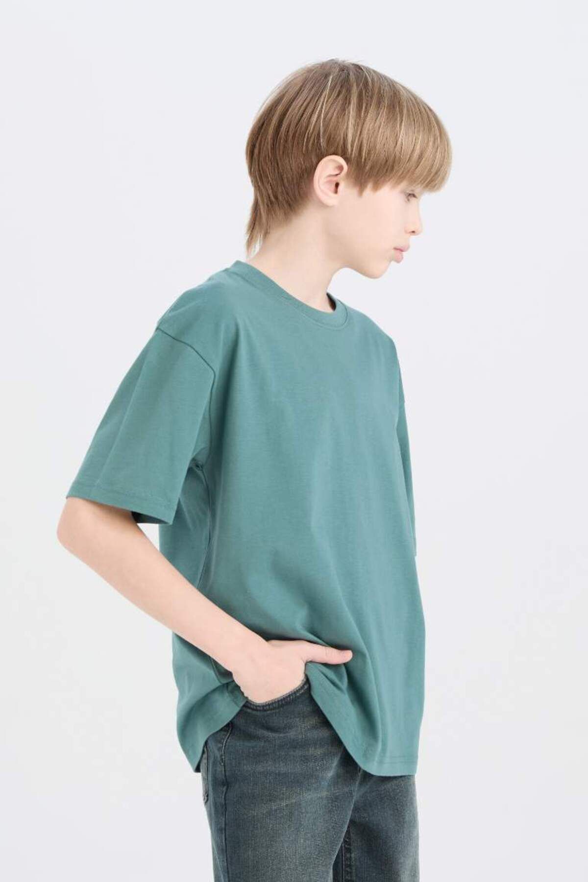 DeFacto-New Season Boys' Oversize Wide Fit Crew Neck Basic Solid Short Sleeve T-Shirt 3