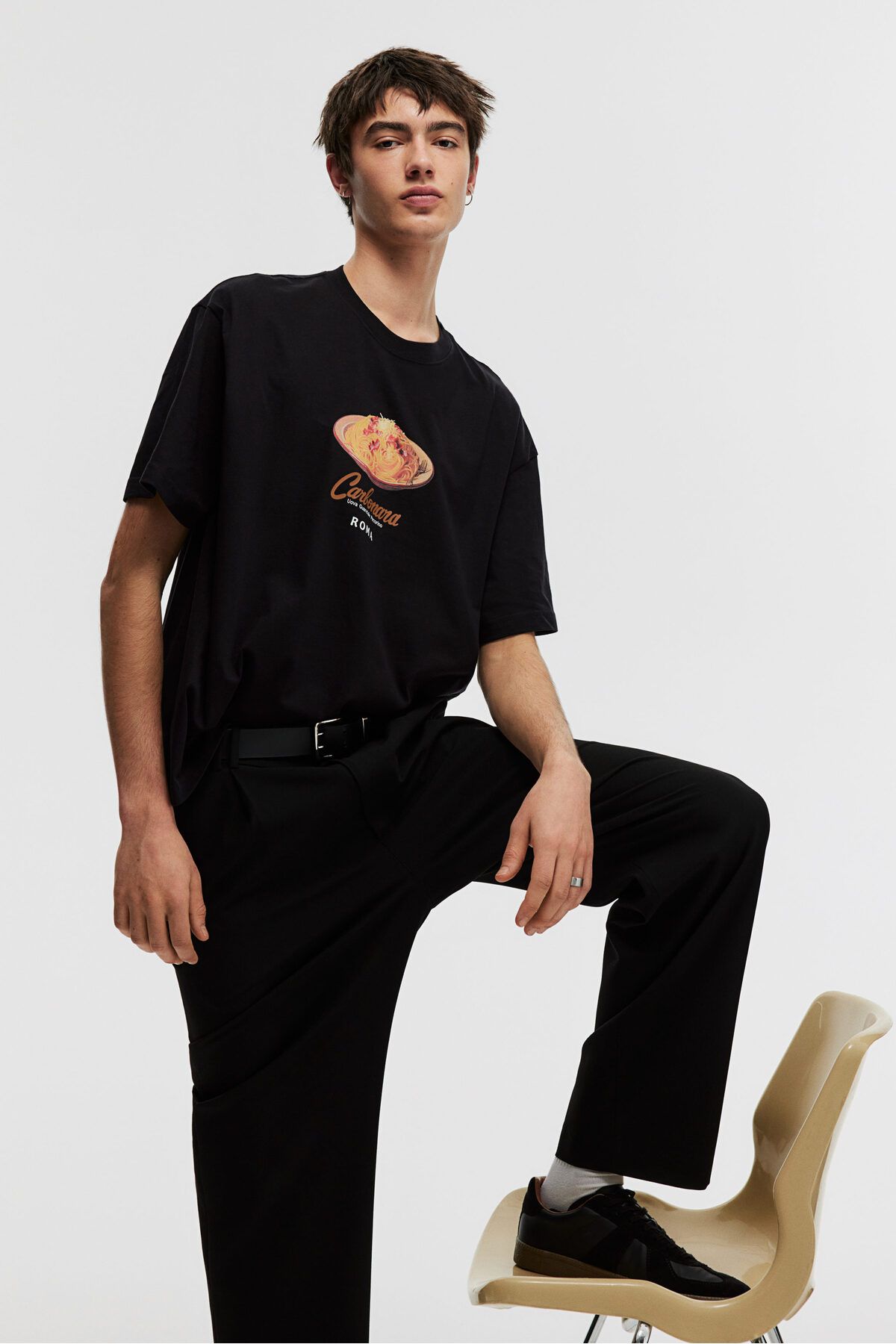 تی شرت مشکی مردانه طرح دار با تناسب باز H M H&M