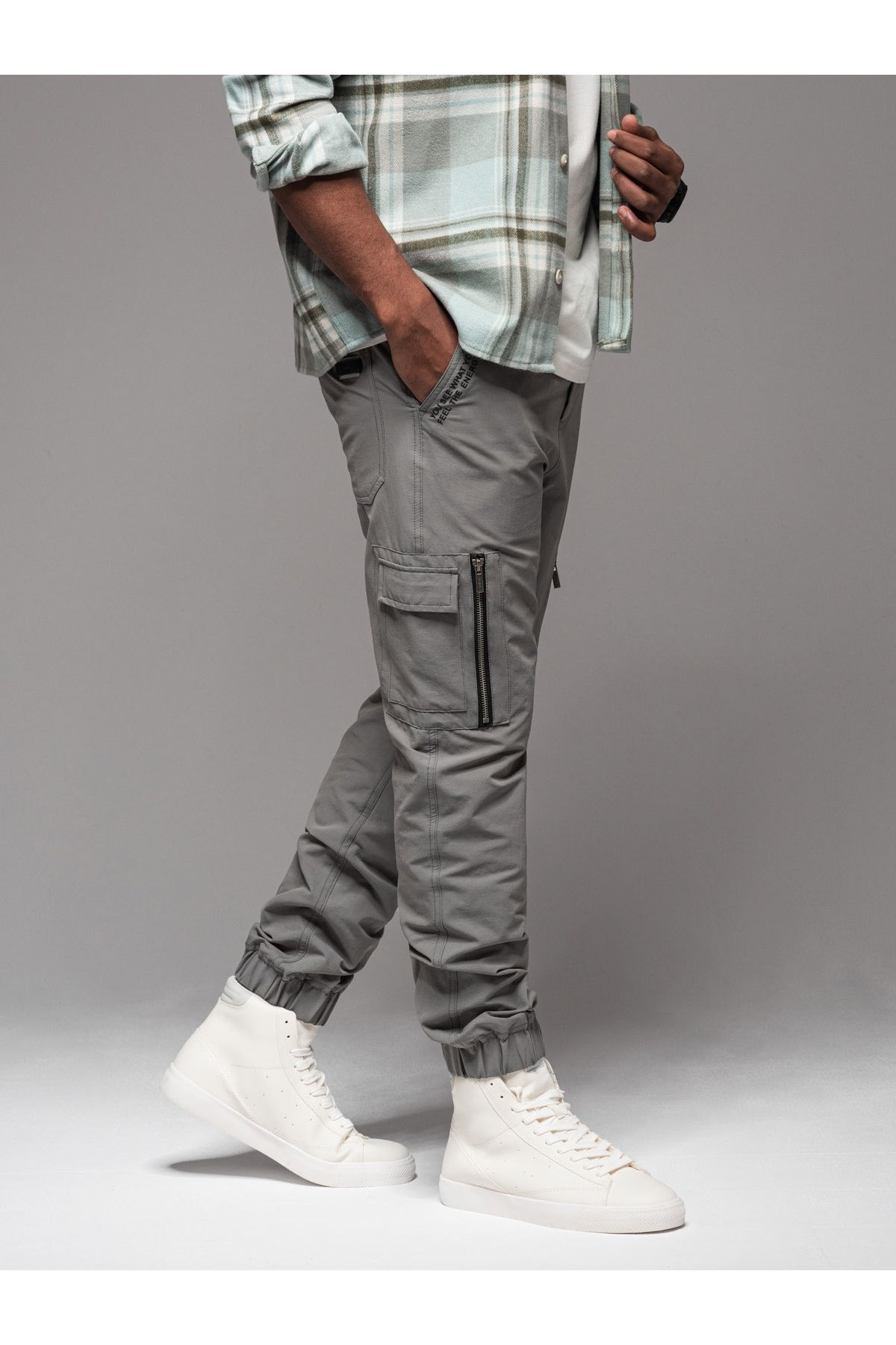 OMBRE-Men's jogger pants with cargo pockets and print - gray V4 OM-PAJO-0200 L 3