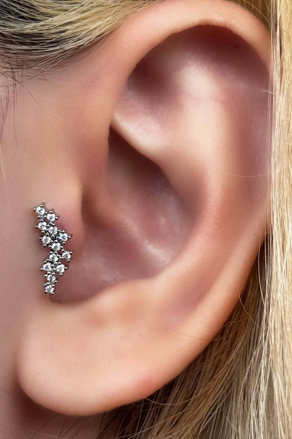 TAKIŞTIR Gümüş Renk Taş Detaylı Cerrahi Çelik Tragus/Kıkırdak Küpe/Piercing (Tek)