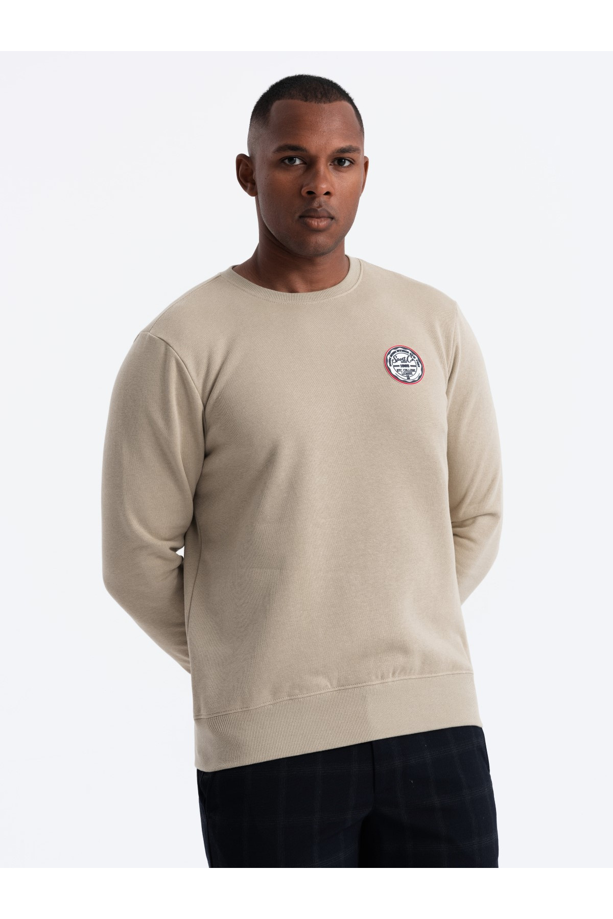 OMBRE-Nicht dehnbares Sweatshirt für Herren mit Patch im College-Stil - Sand V3 OM-SSNZ-0134 S 1