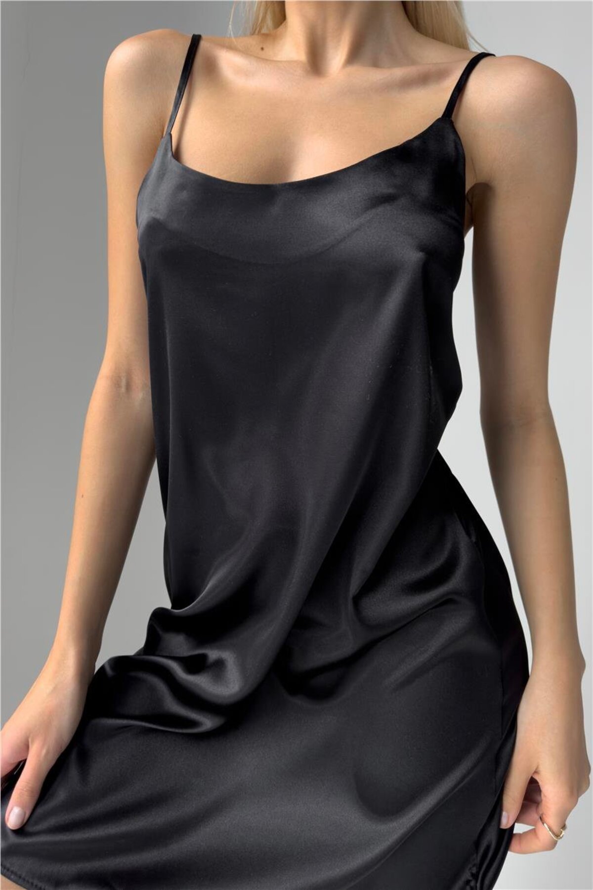 COCCOLARSI Düz Siyah Renk Ayarlanabilir Askılı Saten Gecelik